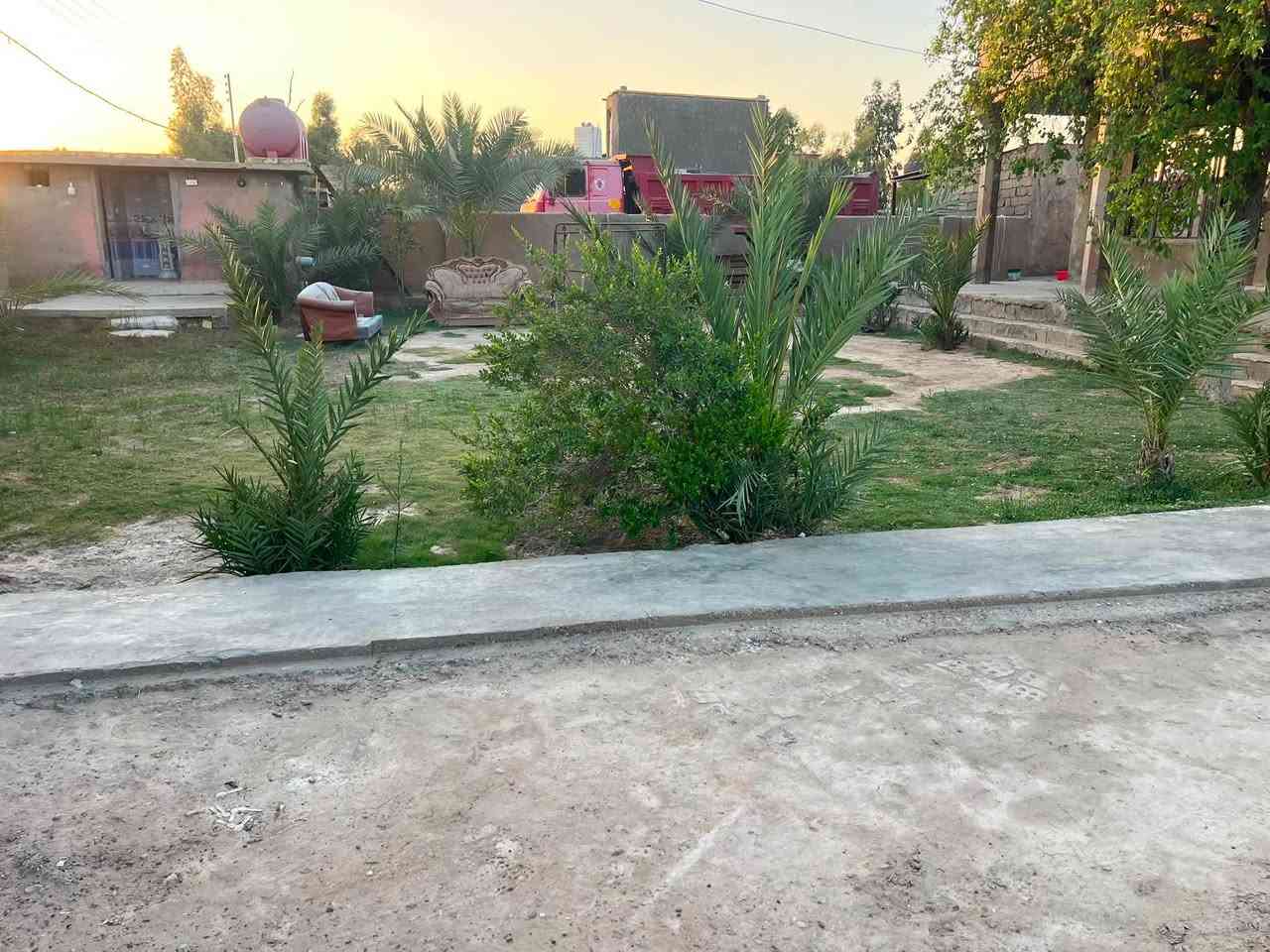 سلام عليكم للبيع بيت مع بستان مساحه 3 دونم قرب الجسر الفرنسي ***********
