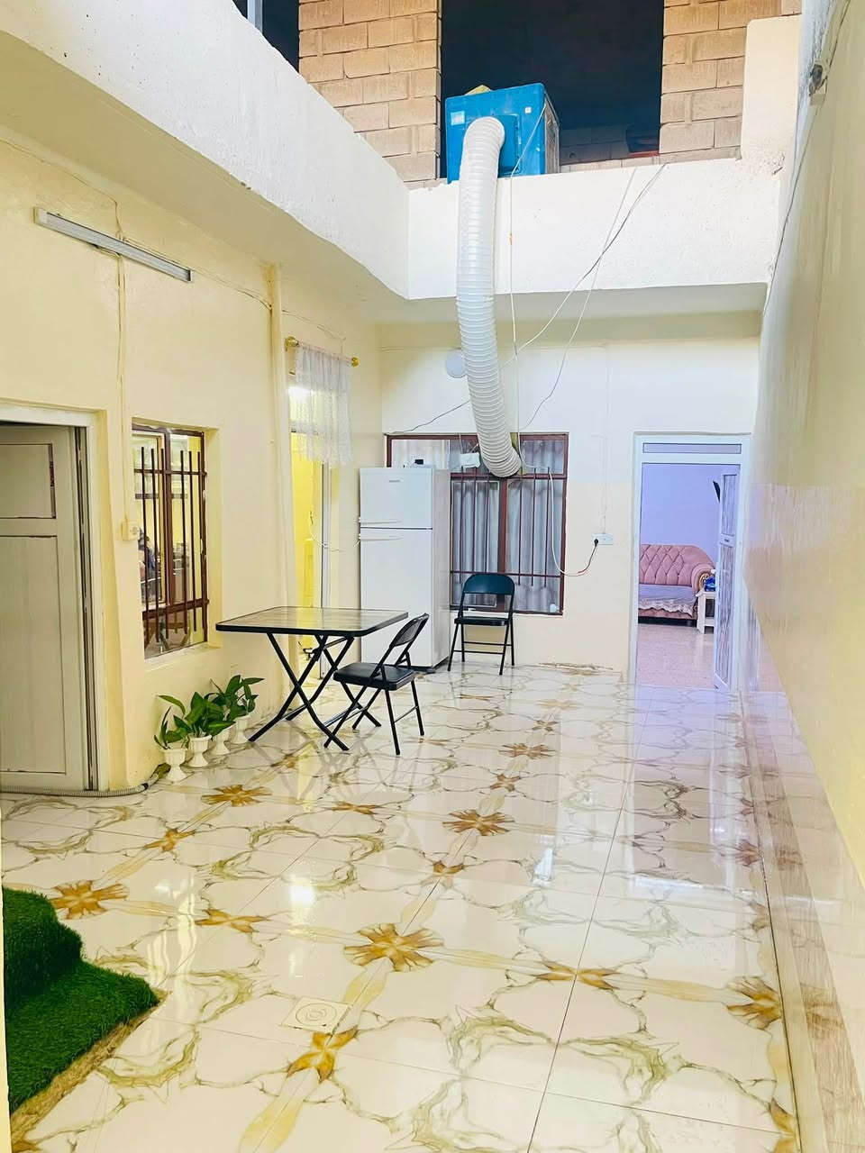 دار 🏠 للبيع موصل حي الزنجيلي قرب معمل الببسي 
المساحة:130 متر طابق ونص سند طابو 
٣غرف نوم وصحيات ومطبخ ومخزن مواد غذائية 
السعر والاستفسار خاص او عالرقم
للتواصل:***********
