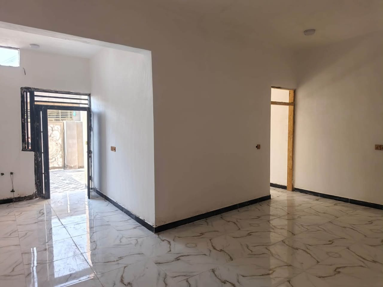 #للبيع #بسعر40مع المجال 

#دارسكني  🏡  

🏡 #الموقع الديوانية  🏡خلف شقق الزيتون 
✅ طابو زراعي سند 25 
✅ استلام جديد وجاهز للسكن
✅ مساحه  135 م 
📍
🏗️ البناء: حديث (  غير مسكون – عگاده )
يتكون من:
غرفتين
صالة
استقبال
مطبخ
صحيات
طارمه 
——————————————-

—————————-
#متابعة_الصفحة
#نستقبل_جميع_عروضكم
———————————————————
🔺#للاستفسار الاتصال على ***********
او زيارة مكتبنا الكائن في حي المعلمين 
نزلة فلافل تشرين مكتب الماس للعقار
