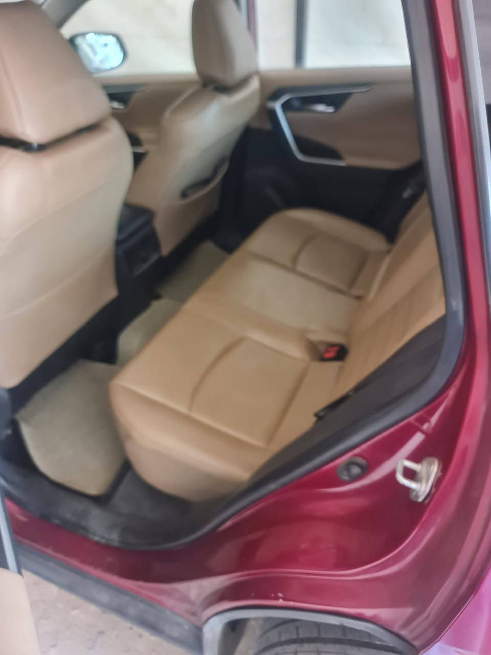 راف فور 2019 XLE بريميوم فول مواصفات الياباني الاصلي يعني رقم الشاصي يبدأ بحرف(J) بانزين فقط مو هايبرد السياره وضع الوكاله رقم بغداد مناقصهه برغي بجم كبس مكفول صور الحادث مرفق بالمنشور بيهه قطع صبغ ماشيه 72 الف ميل 
السعر 175$ بيهه مجال بسيط مكان السياره بغداد الكرخ للإستفسار الاتصال على الرقم او وتساب ***********
