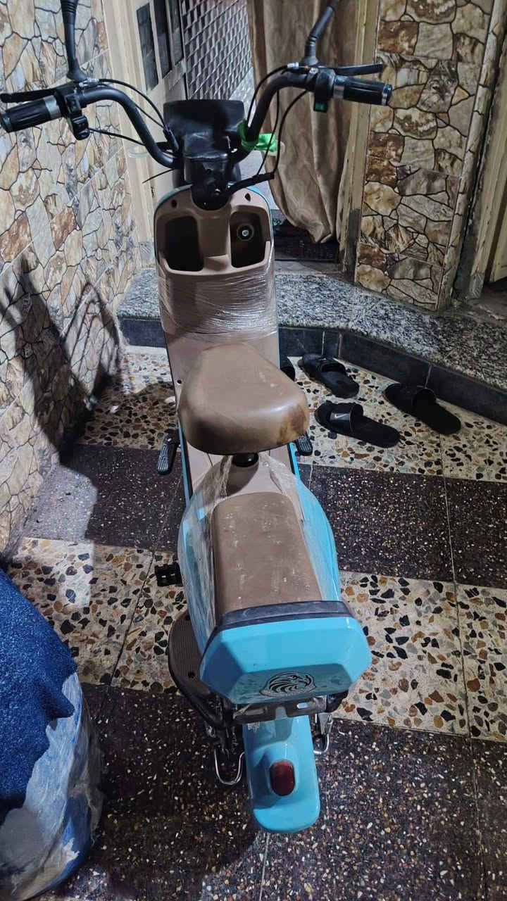 السلام عليكم عندي دراجه شحن حجم 16 دراجه نضيفه جداا جداا السرعه 80 عالي ناصي اشاير يمنه يسره كله شغال كهربائياتها كلها شغاله السعر 300 وبيها مجال للإستفسار الاتصال على الرقم ***********
