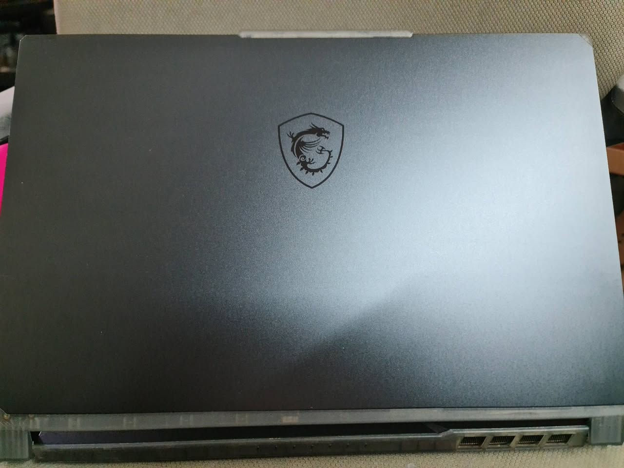 السلام عليكم
لابتوب احترافي من msi فئه السايبورغ الاحترافي 
نضافه جدا عاليه استخدام قليل صحه بطاريه ٩٢% مضمون من الخلل
العتاد كالاتي 
شاشه ١٥ انش معدل تحديث 144hz 
معالج متقدم من انتل Core i7-13650H جيل ثالث عشر
كرت شاشه منفصل احترافي من
انفيديا RTX 3050 سعه الكرت 6GB يعني حاله حال 3060 
رامات نوع DDR5 سعه 16GB سرعه 5200/MHZ 
هارد 512M.2 قابلات للتطوير كلاهم 
سعر الجديد ماله حاليا اكثر من مليون و ٣٥٠ الف 
السعر المطلوب ٨٨٠ الف فقط 
بغداد قرب البياع تواصل***********
