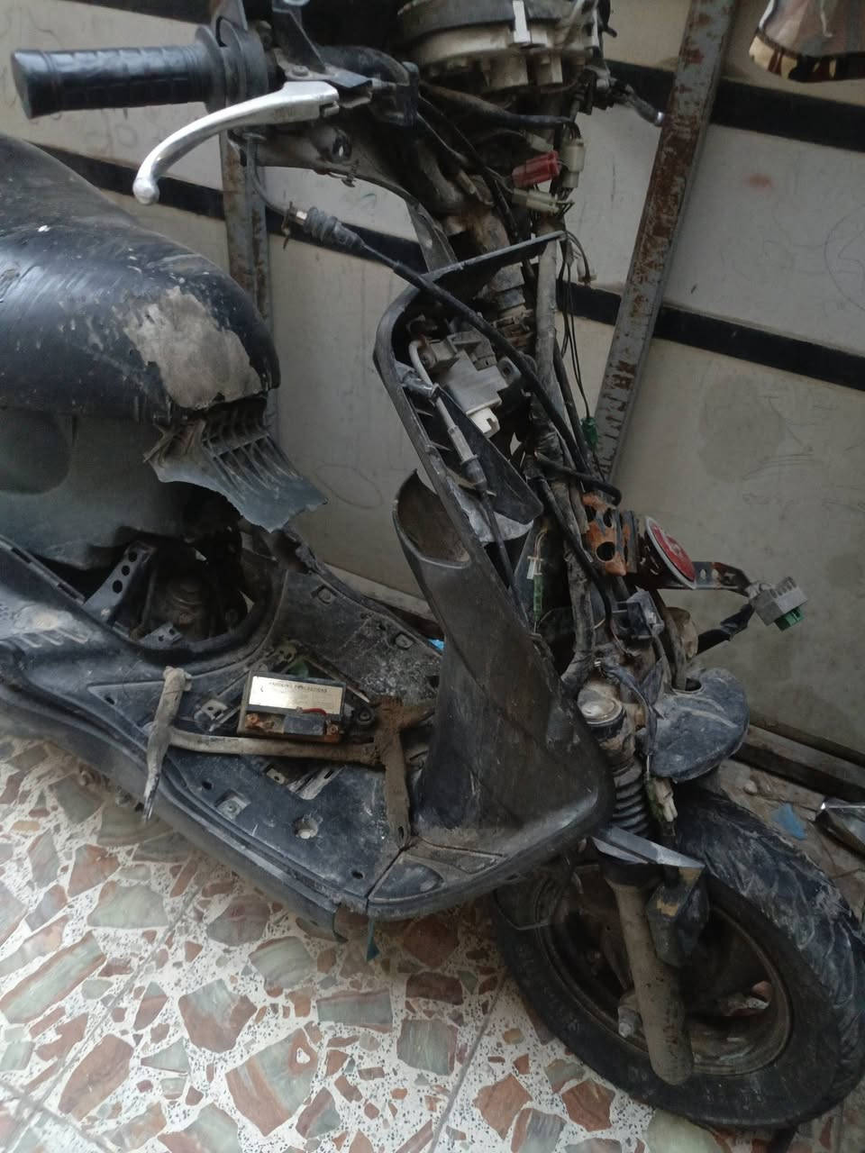 السلام عليكم دراجه بريز للبيع طافيه العنوان بغداد الامين***********@
