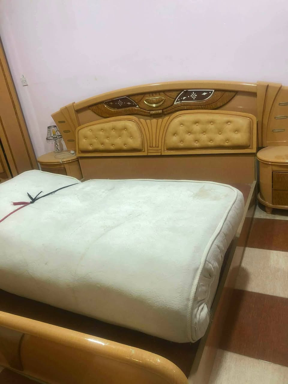 تخم غرف نوم مسنعمل
خشب مالیزي 6بوب 
7قطع
عنوان طوز خورماتو سوق جمهورية حسن قوان قرب اشتي مول
‏مراسله خاص او واتساب ***********
