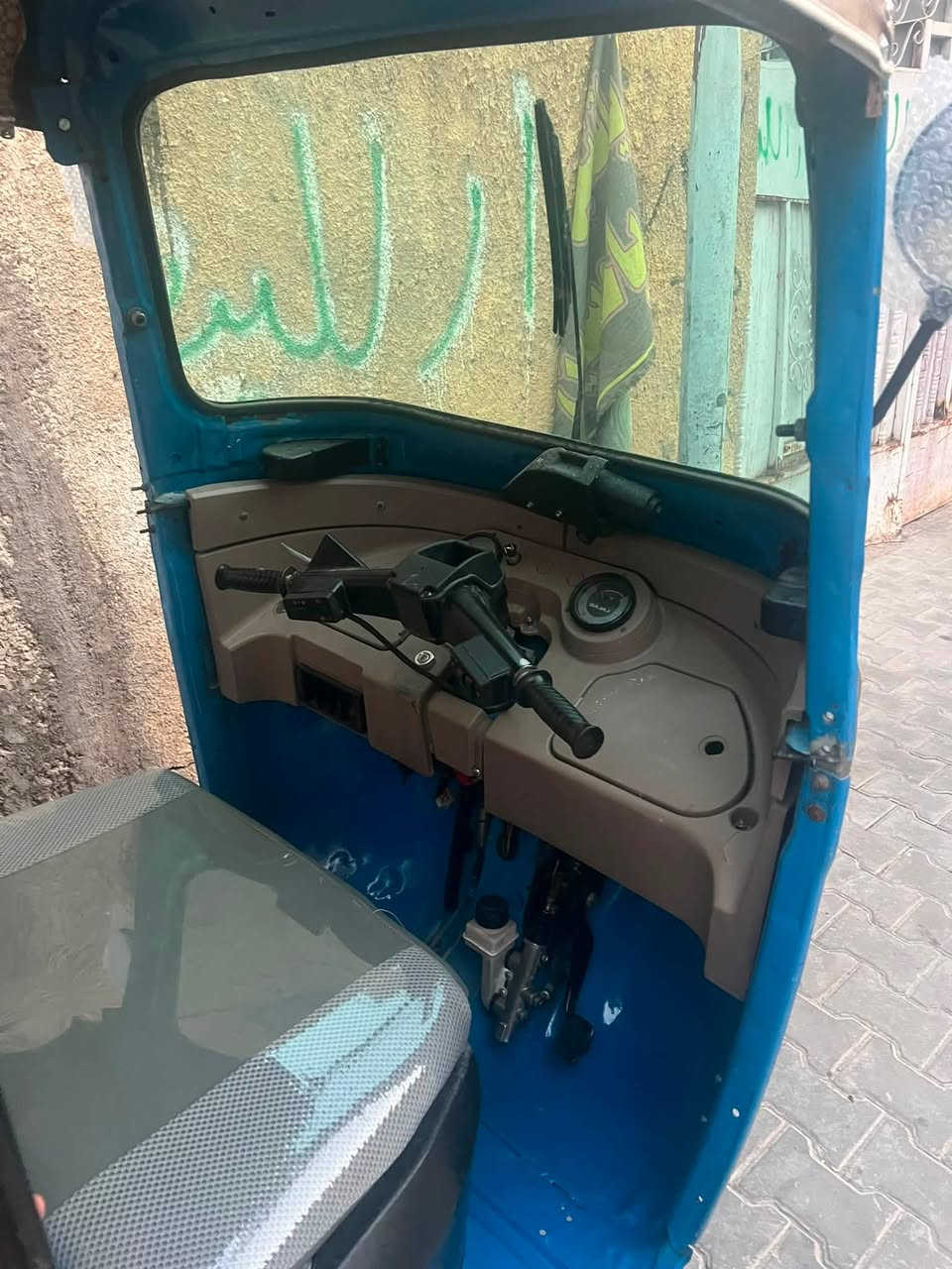 سلام عليكم شباب تكتك للبيع موديل 20 التكتك تعمير جديد وعلى ايدي البارحه كملتها حته التايرات بعدني ماشادهن التكتك جاهزه من كلشي گبل للشارع  المكينه شاركها قبل أسبوع كلشي بيها جديد كلج عينه گواچيك روله بوشه بستم زنجيل وغراض شركه جايبهن بيدي بعدني حته ما مفيلسها المكينه جديده وبيها تعمير خياسات وطخه يم البك لايت المكان بغداد نهايه حي اور  الاستفسار والسعر اتصال ***********
