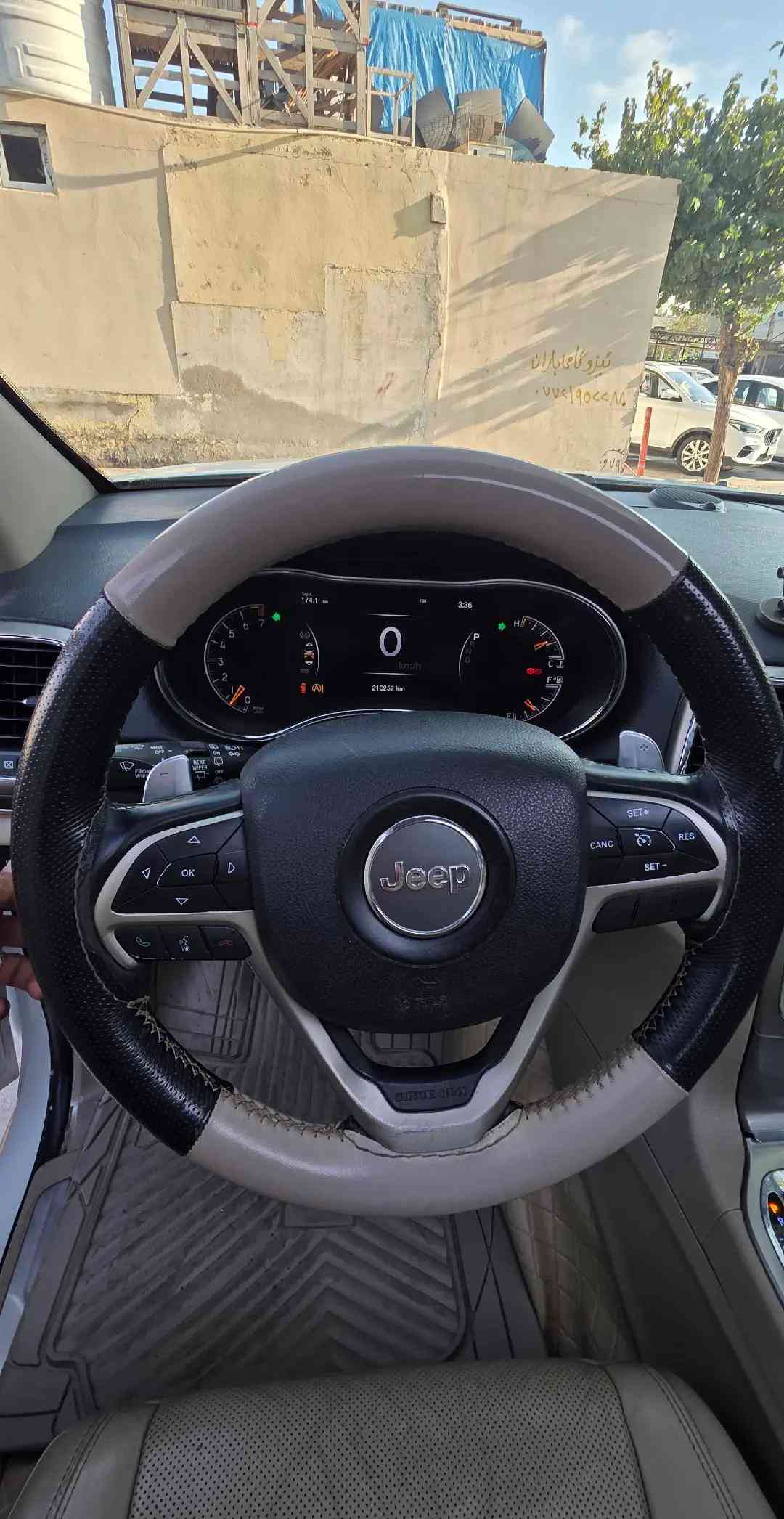 جراند شيروكي • ٢٠١٧ • ٤x٤
