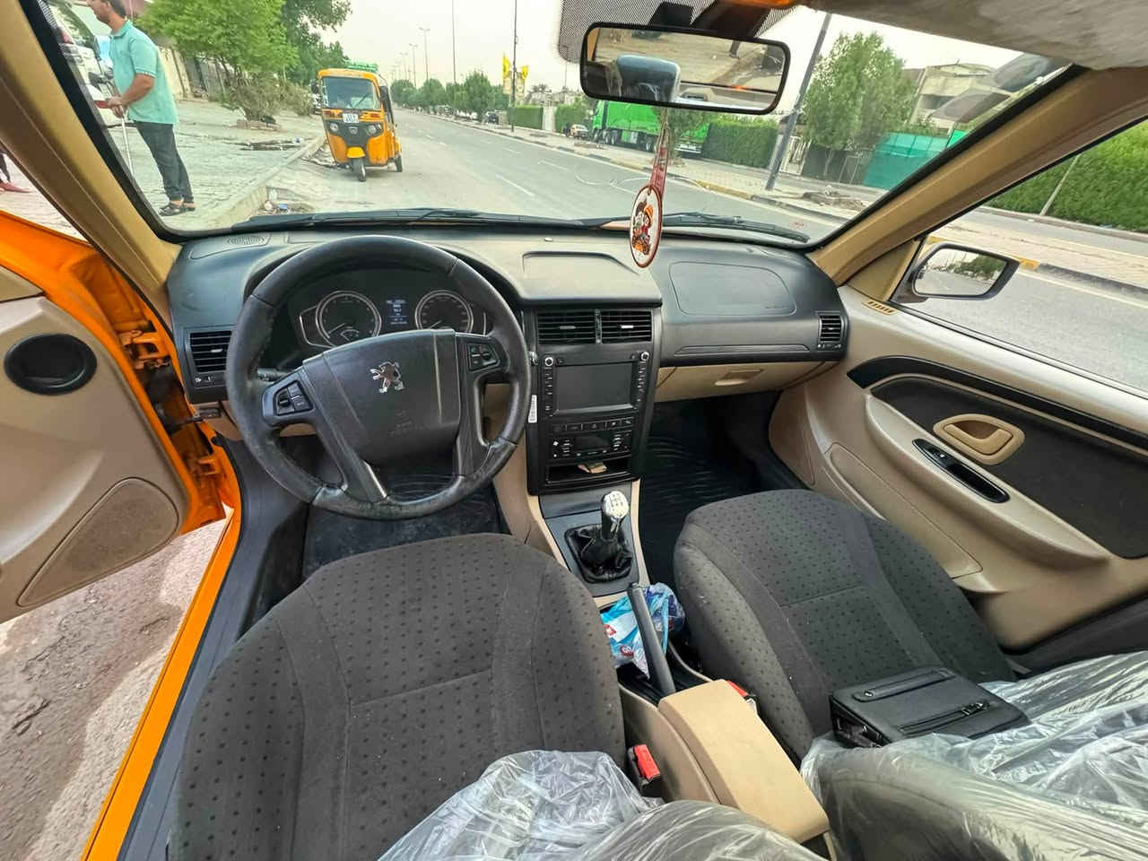 بيجو بارس 2023 اصفر 
محرك 1800 سياره حره ماشيه 79 كير محرك مكفول كشر مكفول منضومة غاز كامله تبريد شغال حدادة صدر خير من الله مري جانبيه شفط تحكم ستيرن حساسات خلفيه شاشه كامره كله شغال  السعر 70$ بيها مجال بسيط 
للاتصال :***********
