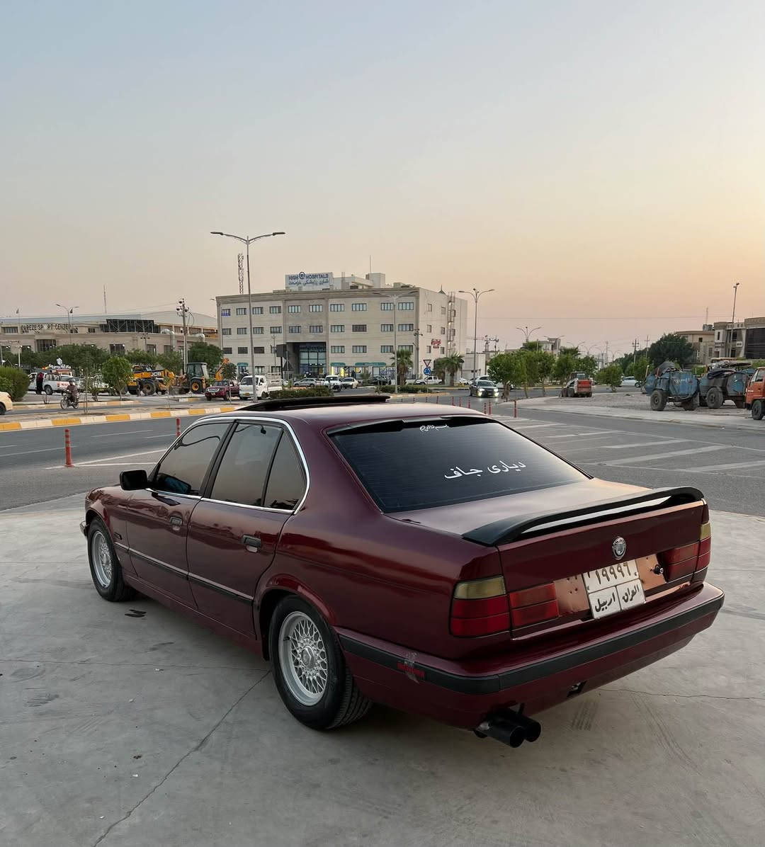 فرۆشتن و گۆڕینەوە
Bmw 528
رەقەم و سەنەوی و بەناو کردن و غەرامە بەشەرت
مەکینە ٥٢٨ ی تاک دیجتاڵە
ئەکسلی ٣.٢١ ی بیلاد قفڵی لەسەرە
گێڕی zf ی لەسەرە
ئەقڵی بەرمەجەیە
ساڵۆنسای سستەم سپۆرتە
ماشا اللە تا حەزکەی بەقوەتە
.
سەیارەکە فولە بەس گێر عادیە
ناو زەردە 
چوار جام کارەبایە
٦ کەلەیە
ئاوێنەی گوێ بەرخە
تاقمێ ویل و تایەی حەسیری جوان لە ژێرە
سەیارەکە دەعامی بەردەم بۆ دەعامی دوا بەشەرت دارو بەرد
*********** سەیارەکە لە کەلارە كالار, السليمانية

نص مكتوب في الصور:
- AlMujazfAut
