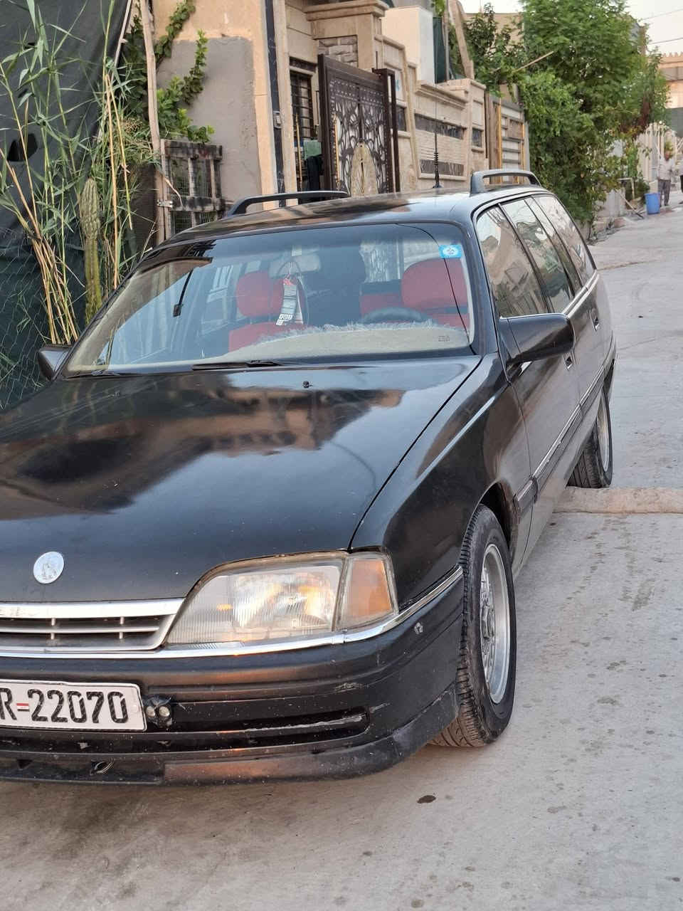 اوميكا حجم 20 للبيع/ موصل
رقم نكليزي مسطرة نينوى 
سنويه لل2030 غرامات صفر
طخم كدام وره جديد
كير ومحرك وشواصي شرط 
وايرمنيه وكهربائيات كلها شغاله 
جامات كهرب
ويل كب البلادي وتايرات فوك النص نظيفة+تاير سبير
كابون بانزين ماستر موجود
***********
