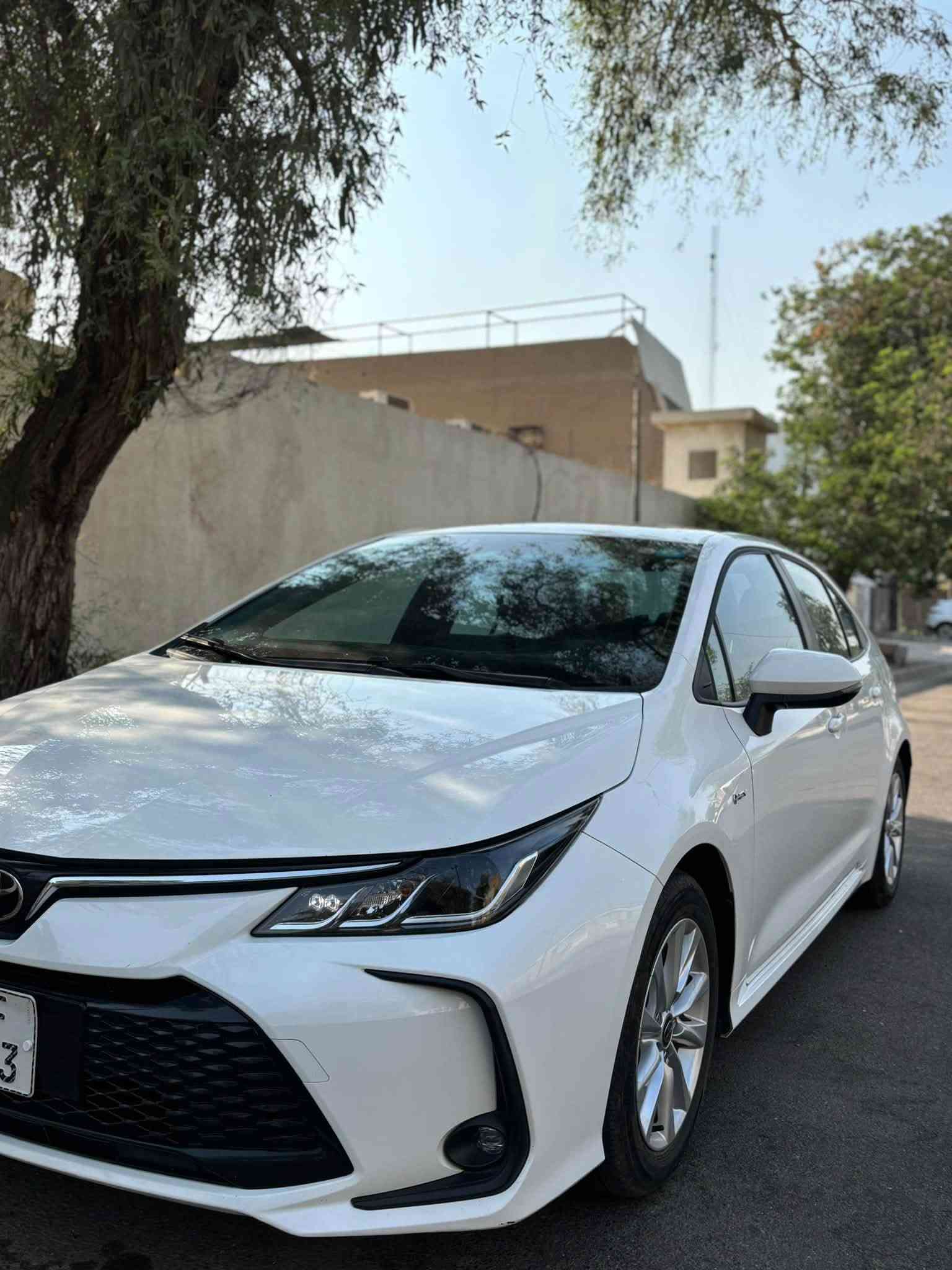 تويوتا كورلا هايبرد الشكل الخليجي (2025).
على حالة الزيرو ماشية (24,000km) فقط.
كفالة عامة بدون كل ملاحظة على حالة الزيرو.
فول مواصفات اعلى فئة.
كامل الملحقات موجودة.
سونار جديد موجود عندي.
المواصفات:-
داخل جلد بلادي.
كشن كهرباء بلادي.
اربع انضمة قيادة.
شاشة جبيرة.
كاربلاي
اوتو هولد
رادار + مثبت سرعة + تحديد مسار.
حساسات + كامرة.
+بقية المواصفات معروفة.

رقم بغداد بأسمي تحويل مباشر.
الموقع بغداد زيونة.
السعر (25,800,000 د.ع) فقط.
للاستفسار اكثر الاتصال او مراسلة واتساب:-

***********
