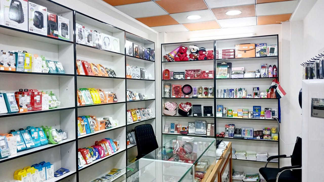 السلام عليكم متوفر مكتبة كاملة للبيع عنوان كركوك بسعر مناسب جدا التفاصيل على واتساب او رقم ***********
