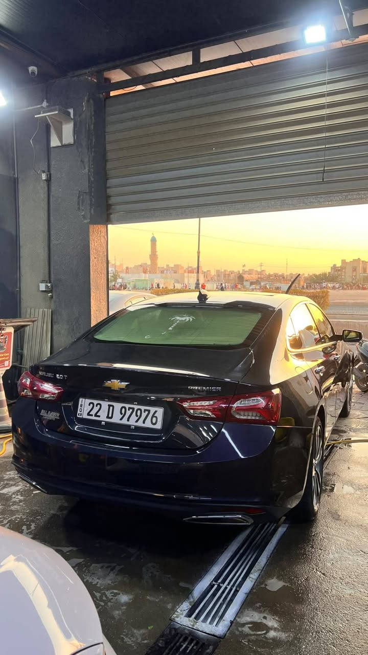 ماليبو بريمير 2022
محرك 2.0
 گير Atf 9 نمر داخل اوف وايت مواصفات البريمير المعروفه 
من شاشة ديجتال وكامره خلفيه اوضح واكبر تبريد مقاعد واضاءه داخليه ذاكرة مقاعد ….. الخ 
لون نيلي رقم اربيل بأسمي السياره بدون صبغ فقط دعاميه
 بيها بارد بالجاملغ الي بصف السايق ممشى السياره 46 الف ميل 
*********** عمارة, ميسان
