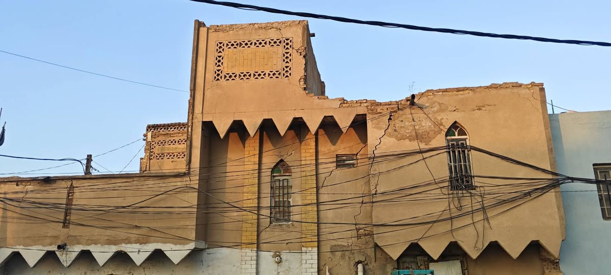 السلام عليكم 
بيت ركن بعتبار عرصه  للبيع او مراوس بيت جهاز  في حي الانصار خلف مدرسه معرفه على ساحه  135 متر للأستفسار ع هذه رقم ***********
