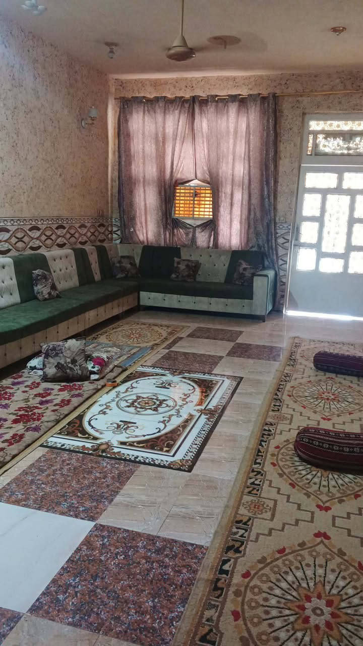 البيت البيع المساحة 600متر الموقع بين خان بني سعد وجامعه ديالئ منطقه السيح
طابق ثاني وطابق ارضي  كامل نفس ما موضح بل صوره
مع قطعه ينبني بيها بيت 
يتوفر تبليط كهرباء ماي اساله 
نوع الارض عرصات
تفاصيل اكثر واتساب تريد اتصال ***********
