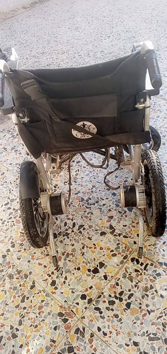 السلام عليكم عندي هاي العربانه للبيع نضيفه مستعمله قليل وماناقصها اي شي وياها شاحنتها گبل شغل وطلع جديده ماخذها قبل فتره ب 500 و50 للشراي ب 350 
خابر وبيك خير ودلل رقمي👈 ***********
