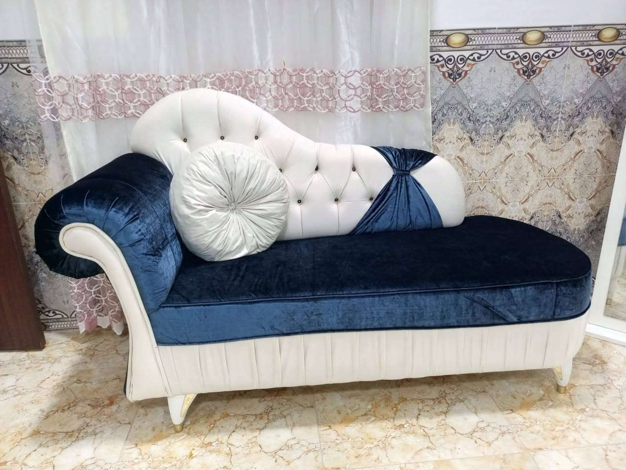 السلام عليكم شاز لونه للبيع فول جديده بسعر جوه السوك خلاص ما مستخدمه وبس شراي يتصل ***********
