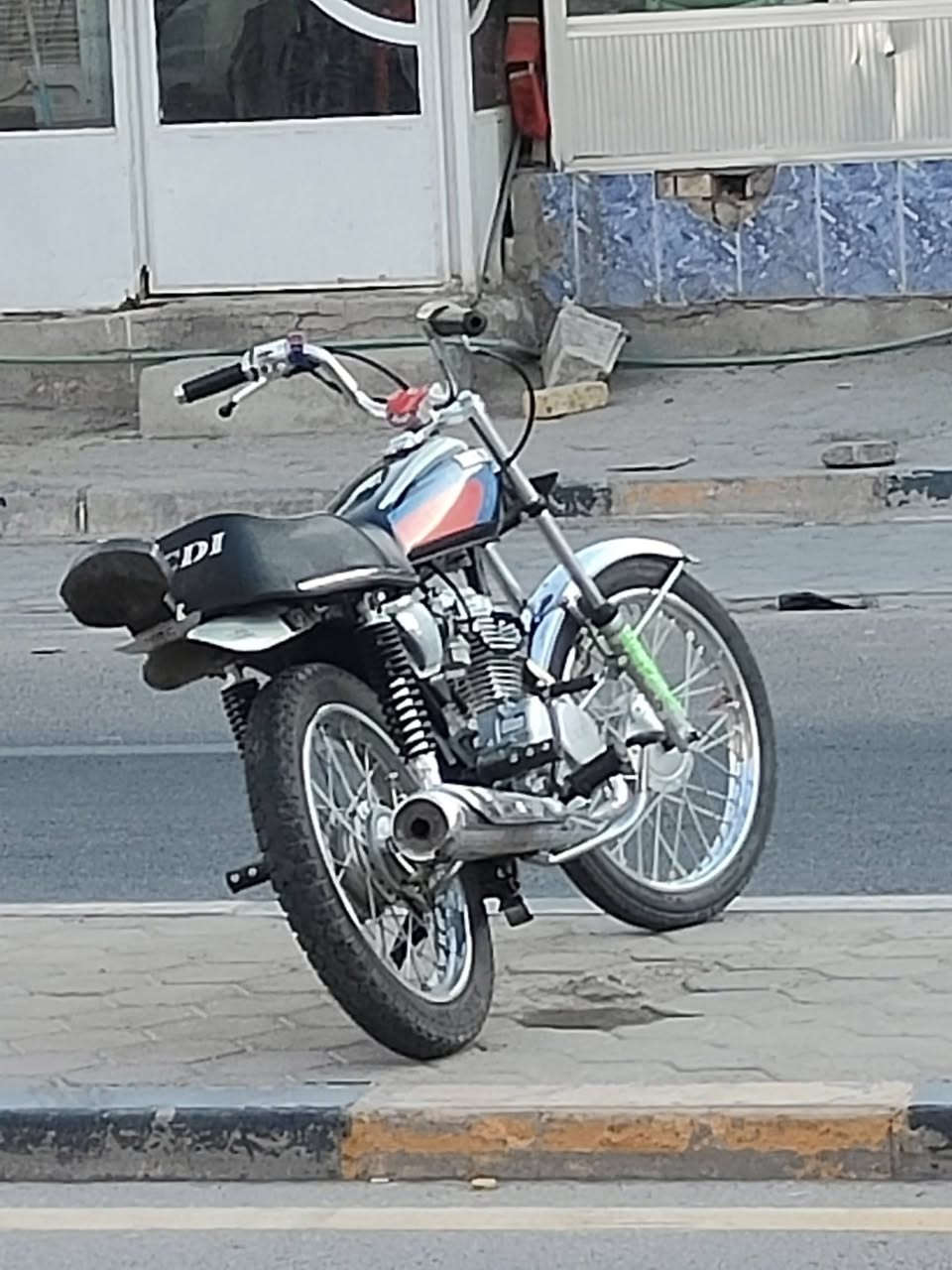سلام عليكم الله يجفيكم شر سويت حادث وبيعه هيجي شلامجه 23 وكاله نوار باشه كمرك مدفوع دراجه مابيه شي مقدم ماشه وفافونه بس وبليته ظاعت بلحادث وسلندر مكسور فقط غراض كله اصلي نامه مكاني نجف حط سعر قيم بليرضه بي الله رحملله والديكم شراي خاص او تصل ***********
