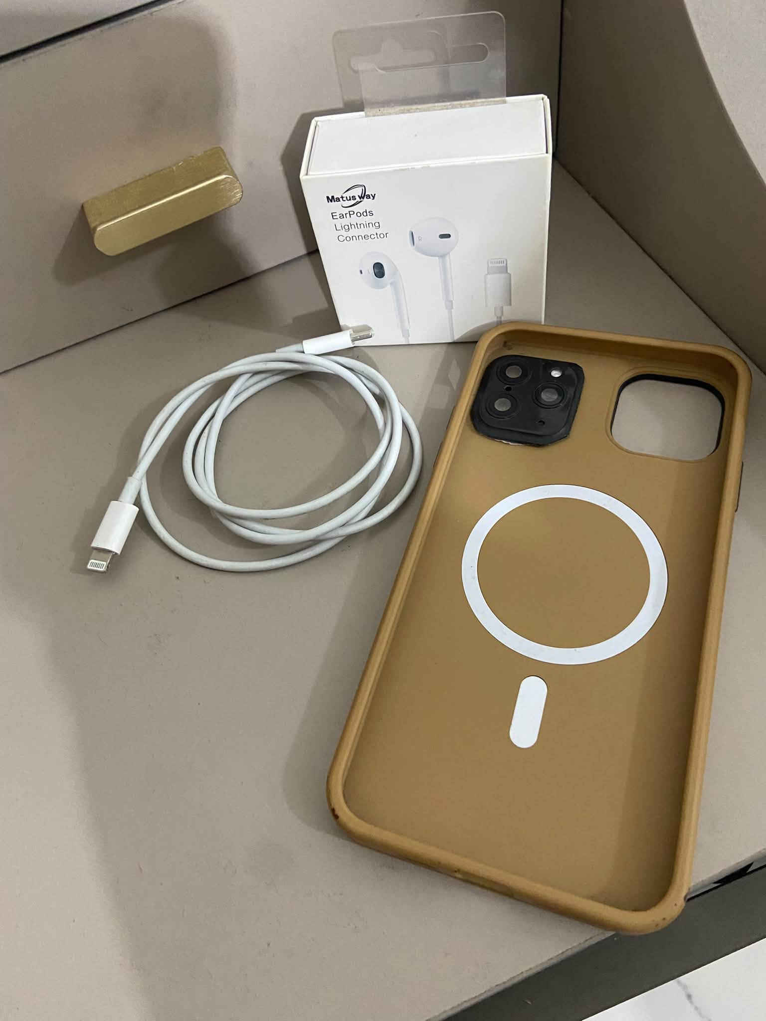 آيفون XS ماكس ٢٥٦ • ذهبي • بطارية اصلية