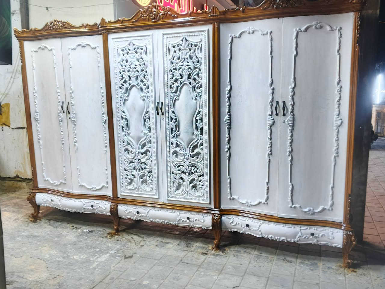 غرفة نوم مستخدم صاج داخل وخارج صاج فرعونيه ام جعب غزال صبغ ابيض طافي  وصاج السعر 675الف  العنوان بغداد موبايل ***********لدينا خدمة توصيل بكروه
