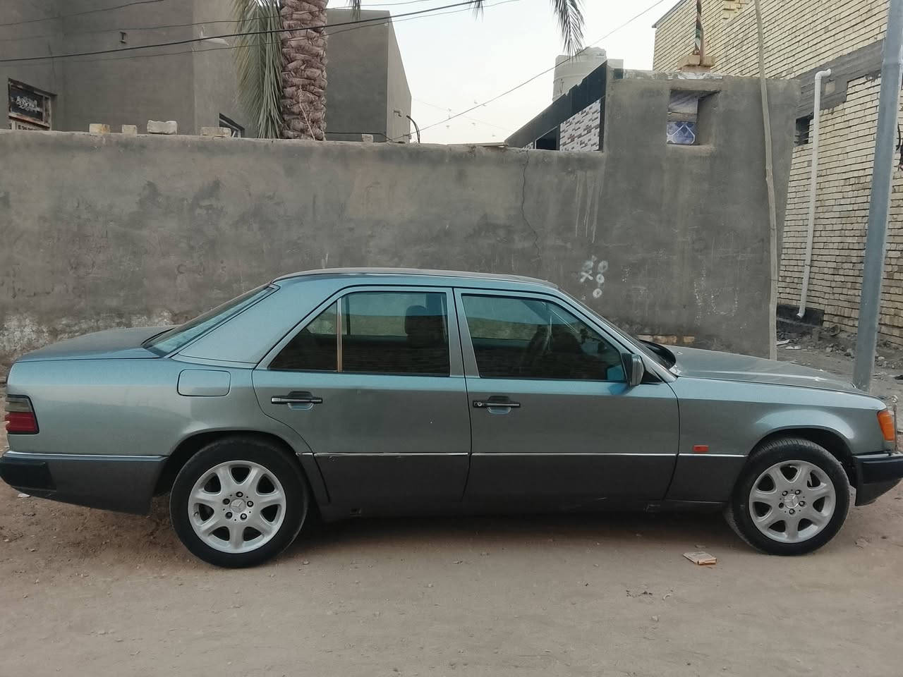 مارسدس ٨٨رقم انبار انكليزي 
سنويه هزه جديده باسمي السياره 
محرك كير حداديه كهربائيات جدد 
تبريد ويا السويج 
سياره جاهزه على اخر حبه 
مكان السياره ال بدير الديوانية 
تحكم كشنات 
سنتر لوك 
لايت زنون  
كلشي جاهز بيها 
السعر المطلوب ٦٠ ورقه وبيها مجال شراي اتصل ودلل 
***********

نص مكتوب في الصور:
- HONOR X9c
