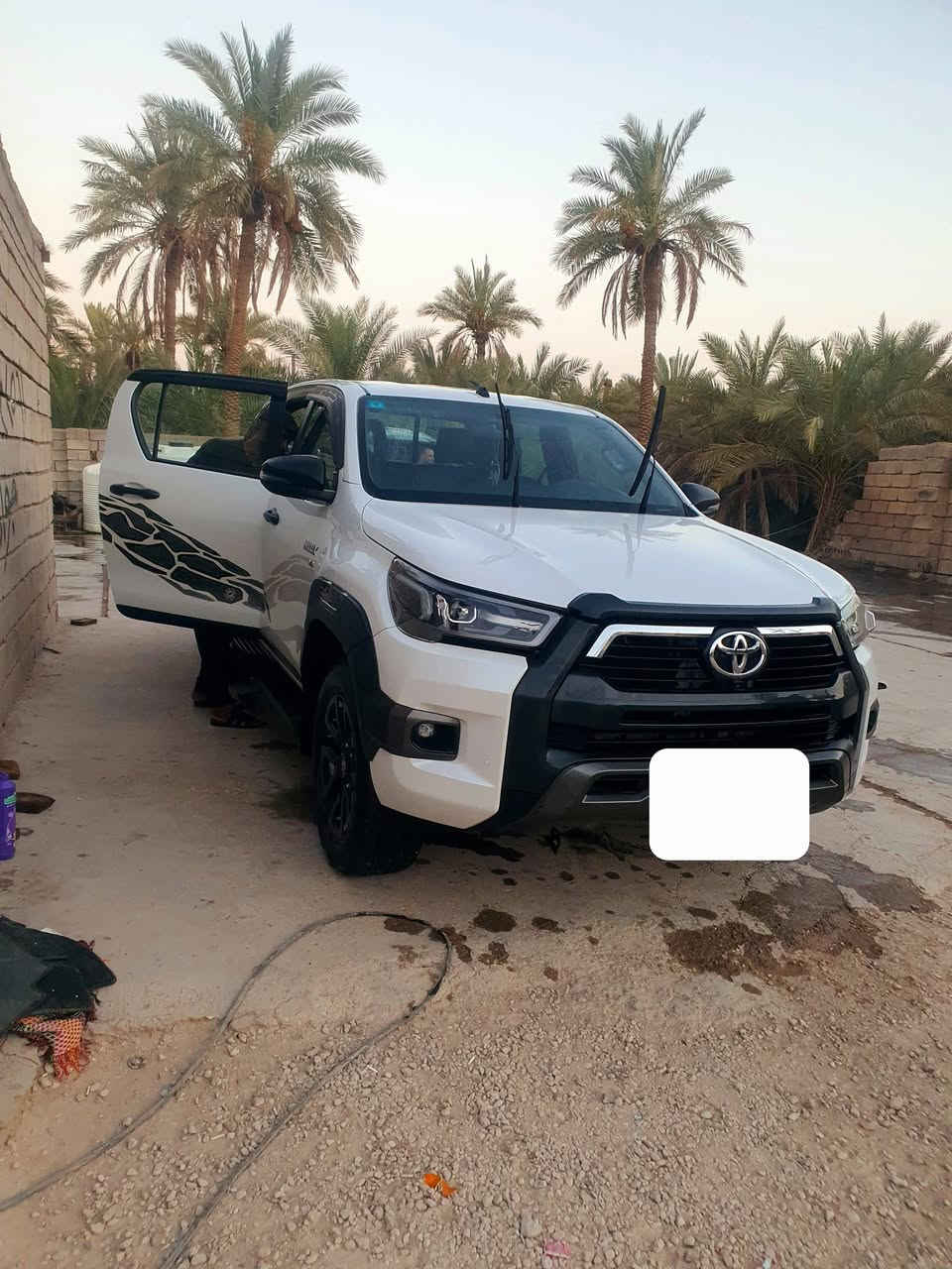 سلام عليكم سيارة للبيع هايلكس موديل 2024 ماشيه 60 رقم بغداد سعر 350 رقم للتواصل ***********
