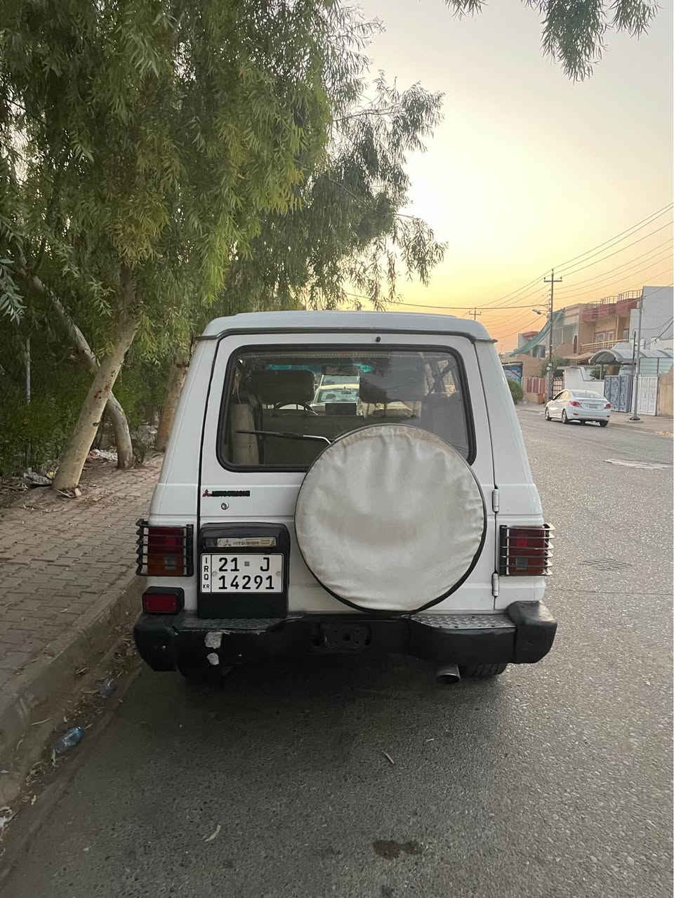كالوبر موديل 1990مكينه بلادي بشرط تبريد دبل اكسل بشرط كير عادي رقم باسمي بطاقة بنزين بيه سيارة حزام صبغ لجماليه فقط اي ضربه مابيه *********** كركوك, العراق
