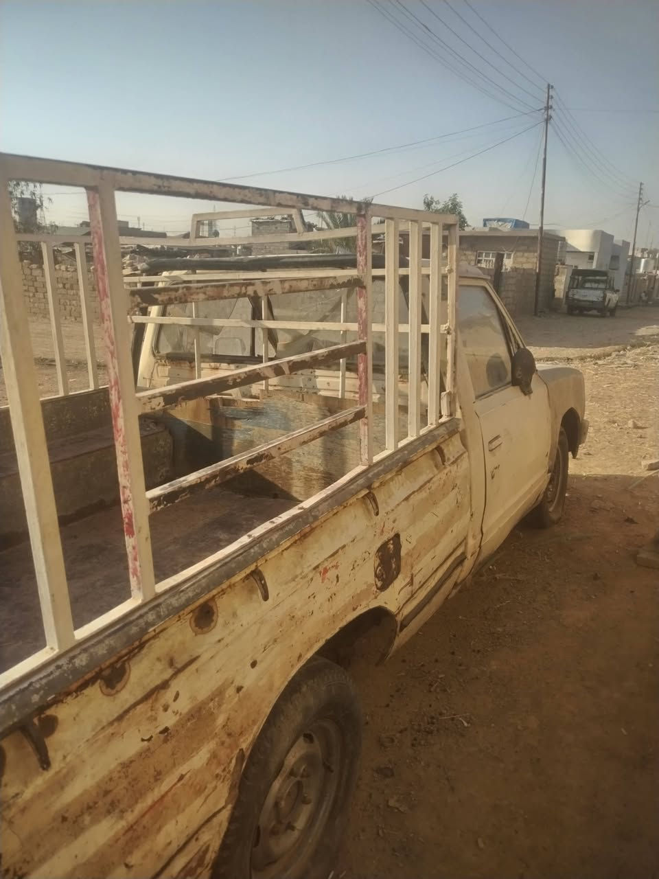 بيكم 83 متروك بس يعوزو ويرمنيه الشرعي بل مصارف ما متواصل مع السعر مليون وربع وبي مجال رقم نينوى قديم المكان موصل ايمن ***********

