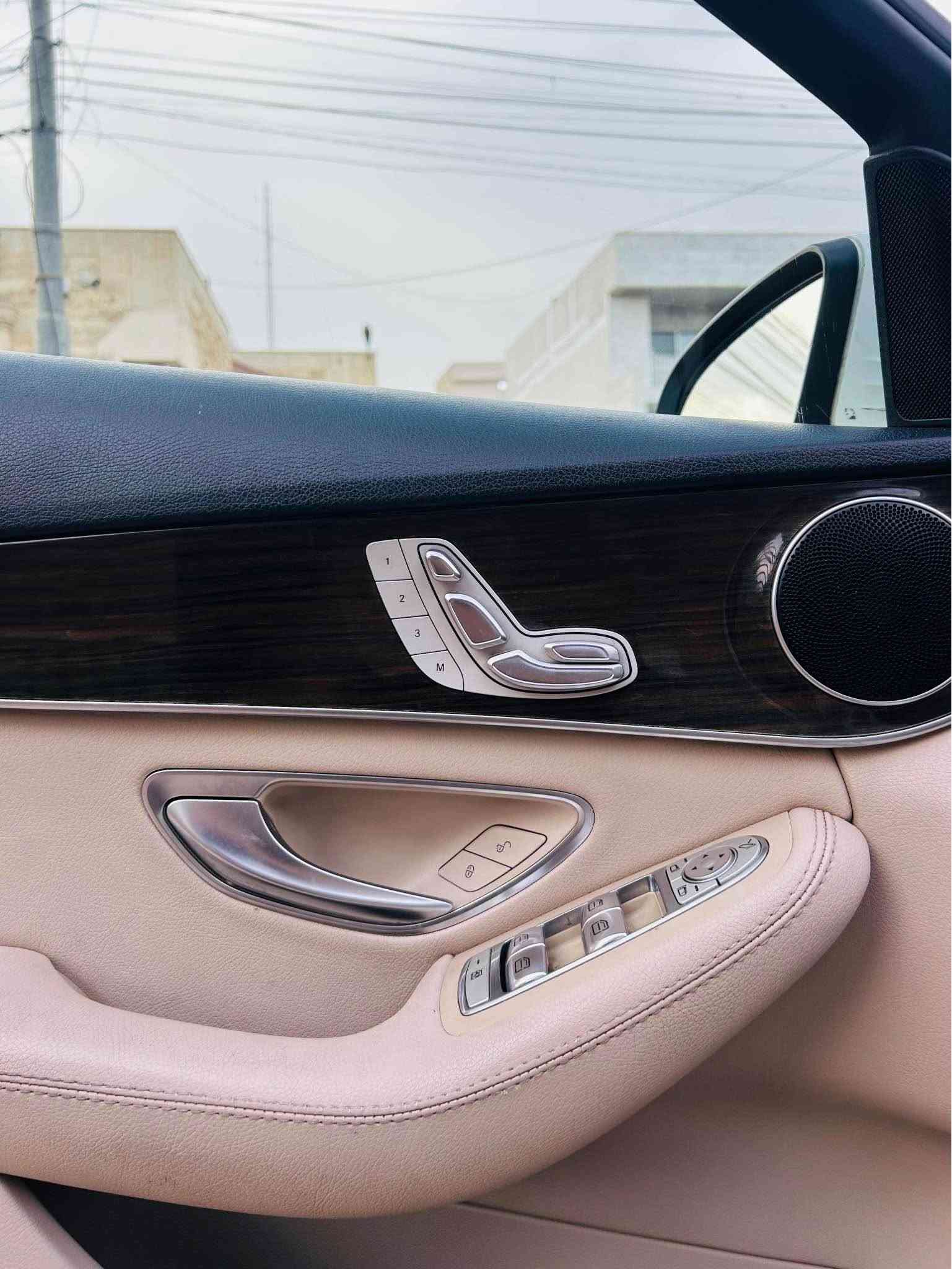 مرسيدس C300 • ٢٠١٩ • كلين تايتل أربيل