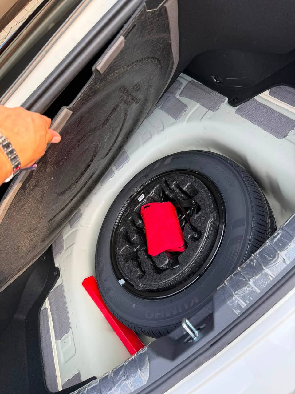 سياره k5 جديده اخت الزيرو ماشيه 7000 بعده بضمان الشركه السياره لزكات الشركه بعده موجوده بسياره السعر 225 
***********
