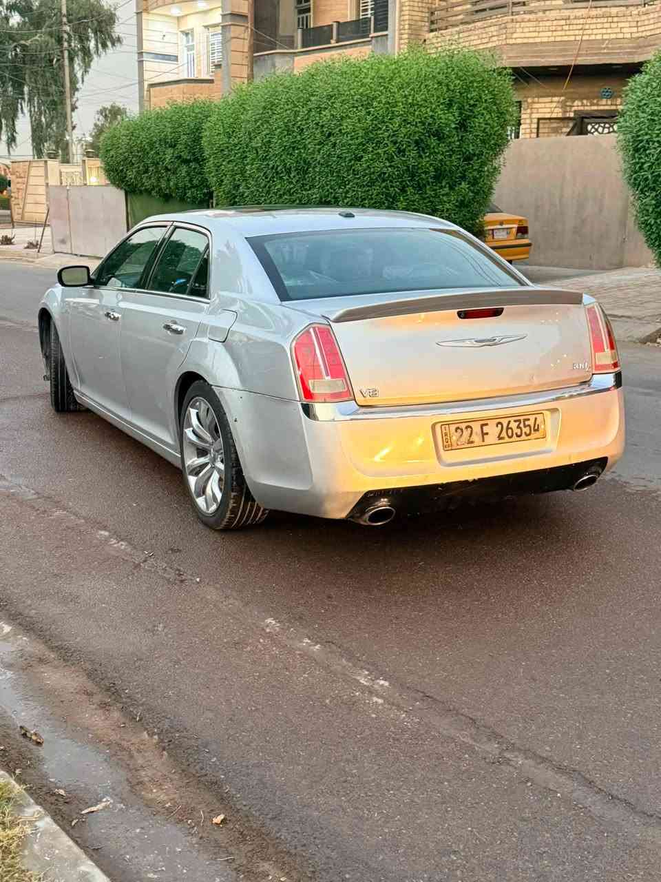 ‏السلام عليكم أوباما للبيع موديل 2012 V8💪خليجي بسمي تحويل ثاني يوم هزه جديده سنويه جديده لل28 عليها منضومه عاز المواصفات : فول واحد على واحد
پانوراما .
نقطة عمياء .
حساسات امامية .
ويل قياس 20  .
حساسات خلفية .
شاشه كبيرة مع نظام ملاحة  GPS .
سستم صوت مع دمام .
مقصورة الركاب من الجلد
المقاعد الأمامية كهربائية .
تشغيل عن بعد .
محدد سرعة .
تلفون بلوتوث .
كاميرا خلفية .
مرايا متحسسة للاضاءة العالية .
كير شفت بالستيرن .
دخول ذكي (بصمة)  
العنوان البياع
شباب السياره بيها جاملخ وبنيد وباب خلفيه وجاملخ خلفي صبغ السياره 
السعر 135 بيع او مراوس النترا او فورتي 
للاستفسار ‏ *********** ‏
