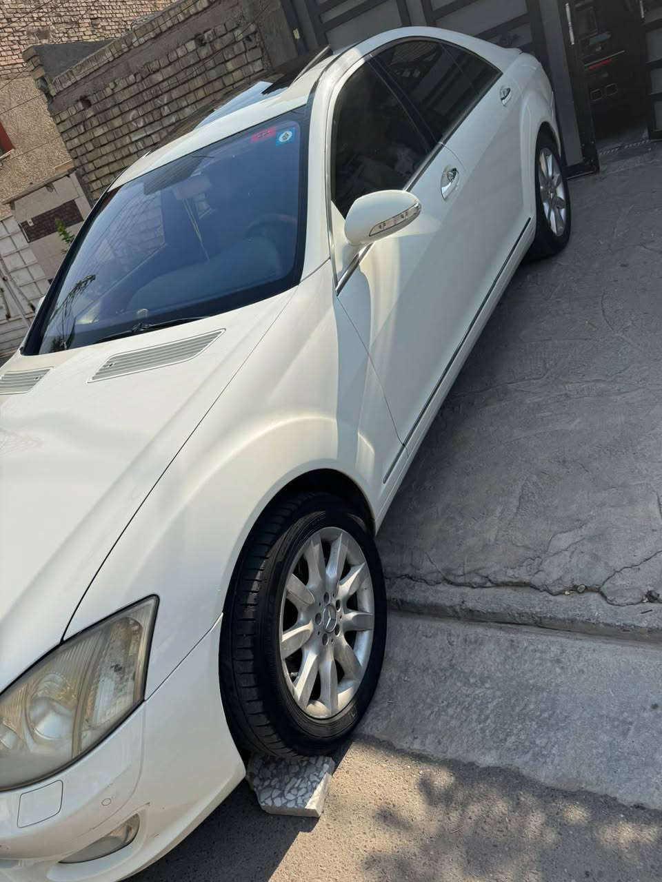 سلام عليكم للبيع S500  موديل 2006
وارد يابان مكفوله من الضرر

صبغ دعاميات وجاملغ خلفي عكس السايق فقط

المواصفات فول 1/1 :

- محرك V8  المرغوب

- فتحة سقف SlideRoof

- ابواب شفط كهرباء

- صندوق كهرباء

- داخل اسود مع صاج

- كشنات جلد + خزن Memory

-كشنات تدفئه وتبريد

- كشنات كهرباء امامي 

- شاشة وسائط + كاميرا خلفية

- ثلاجة اماميه

- مري شفط / اشارة بالمري

- ماوس تحكم + تحكمات ستيرن

- حساسات اصطفاف امامي / خلفي

- سستم صوت HarmanKardon

- ستيرن كهرباء و تدفئة

- تبريد منفصل + قطعتين مع تحكم خلفي

- لايتات داينمك اوتو Dynamic 

- برده خلفية

- تچاوي كهرباء امامي + خلفي

رقم بغداد هزه واراقام وسنوية جديد 

السعر155 ورقه بيها مجال

السيارة كل شي بيها بلادي و كل اوبشناتها شغاله

مسويلها ادامه

العنوان بغداد /  الاتصال عله الرقم ***********
