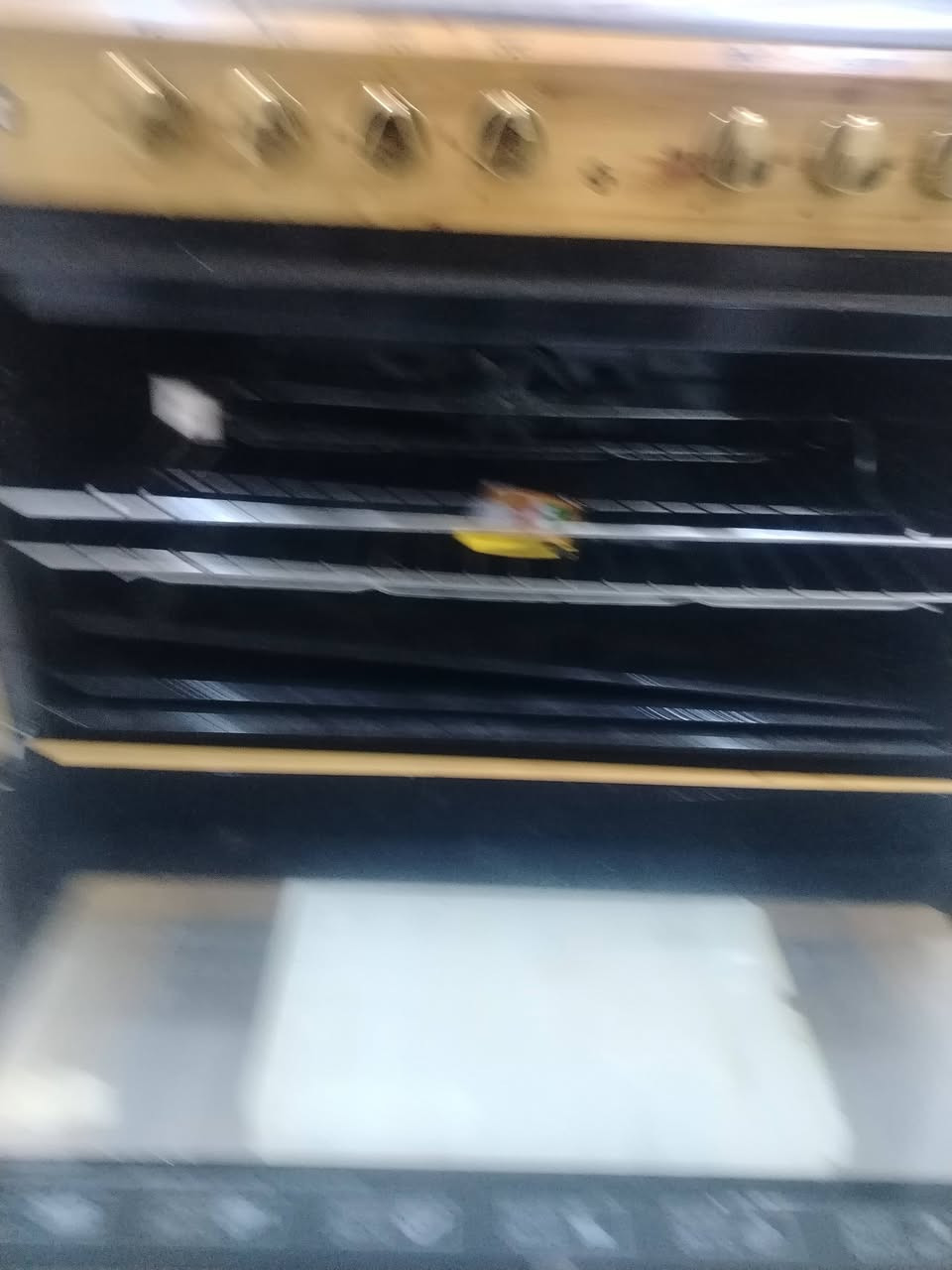 طباخ للبيع جديد صارلة شهر نضيييف قد هذا رقمي ***********
