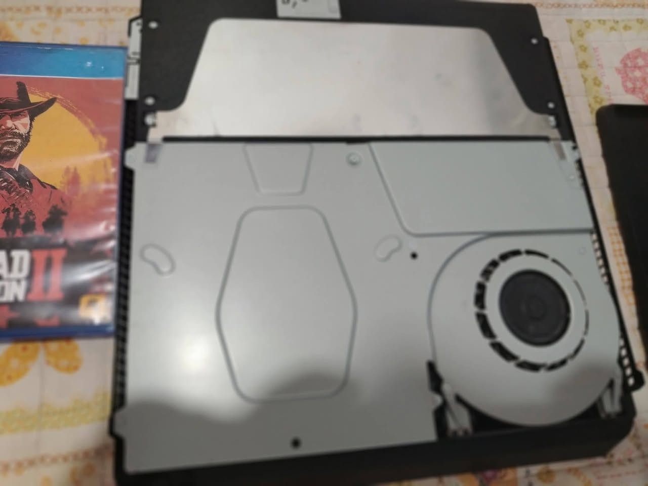 للبيع بلي فور اسلم
4اقراص القرص الرابع Tomb Raider: 20 Year
البلي ما مفتوح وستخدام قليل 
اليدات عدد 2اصلي 
النجف حي النداء 
للاستفسار ***********
السعر 280الف
