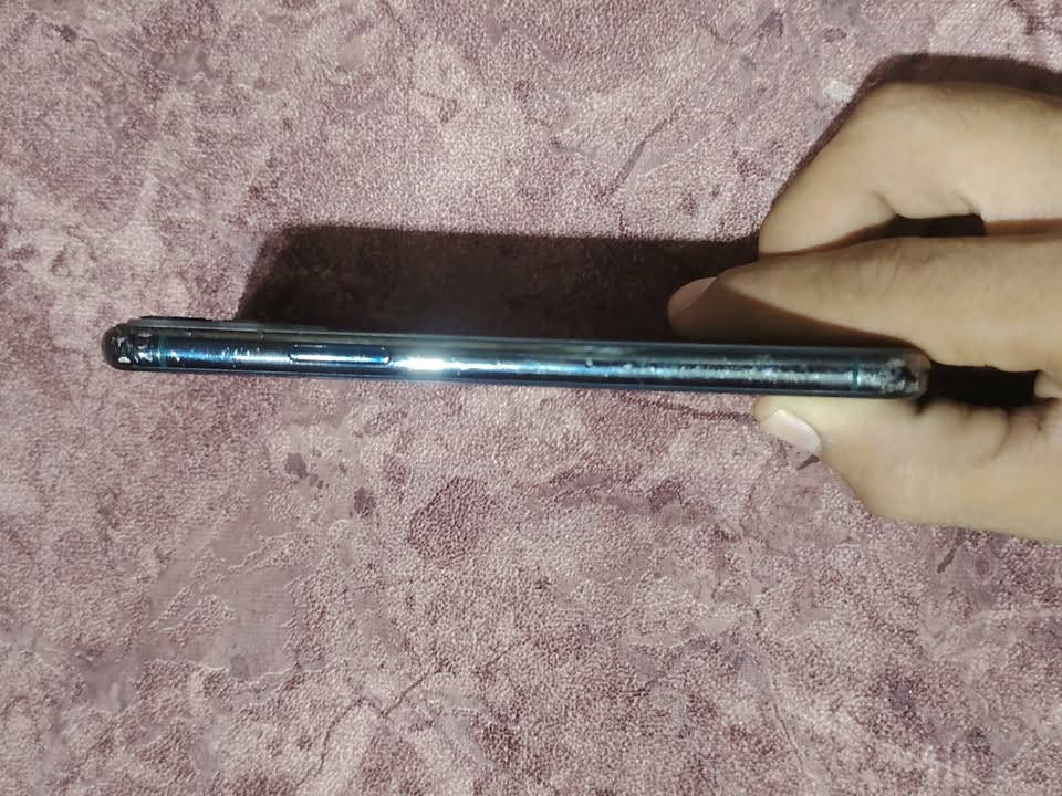 آيفون ١١ برو • ذاكره ٢٥٦ • بطاريه وشاشه مبدله