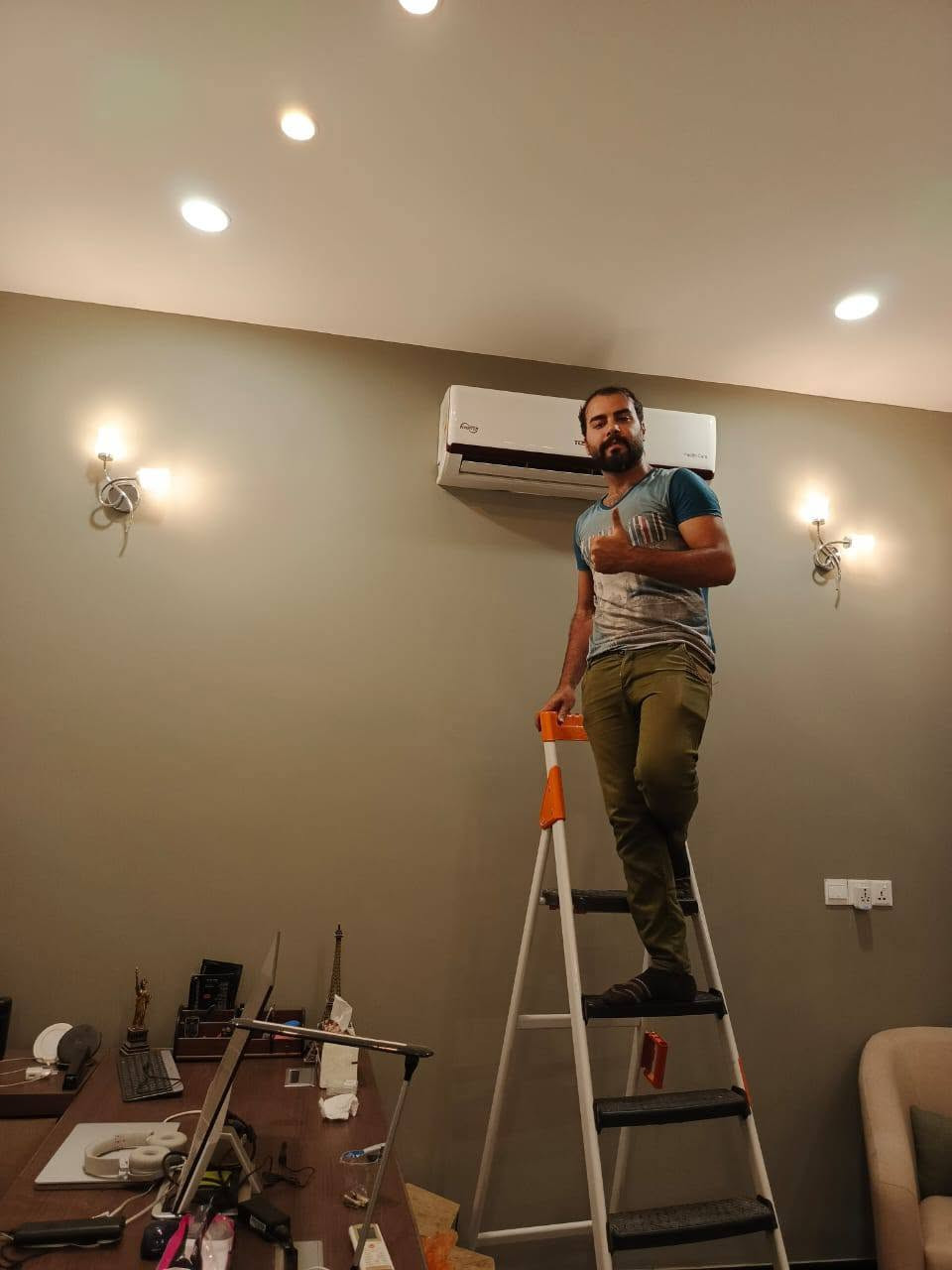 ورشه تبريد متنقله في بغداد 🌐 
لتنصيب وتركيب سبالت ❄️ وفتح سبالت ❄️ وغسل وتنظيف جميع انواع السبالت 💧
📍(نصلكم جميع مناطق بغداد 🌐) 
////////////////////////////////////////////////
♦️جزء من اعمال ورشتنه لهذا الاسبوع ♦️
1️⃣ تنصيب سبالت نوع توسوت TOSOT البلسان 2طن 3طن غاز 410R في منطقه المنصور/ ولبياع
2️⃣ تنصيب سبالت نوع (كري/ميديا/اوكس/LG/TCL) تحكم بالامبيريه 
3️⃣ فتح سبالت أخرى مع غسلهن عدد 3💧
✅ نصلكم جميع مناطق بغداد 🏠
✅ سرعه في إنجاز العمل مع ضمان 

⭕ للتواصل عبر الرقم:
📱*********** واتساب ✅ 
او مراسله الصفحه 📩
