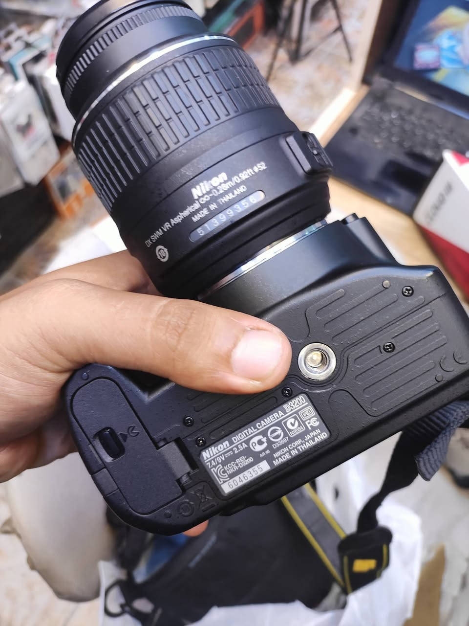 نيكون D3200 • عدسة ١٥-١٨مم • نظيفة جدا