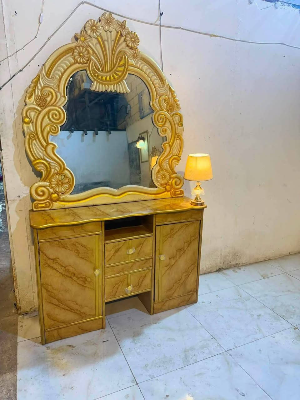 غرفه عراقيه صبغ حراري مستخدامه شغل وسط ويا النقل والشد 650الف ***********
