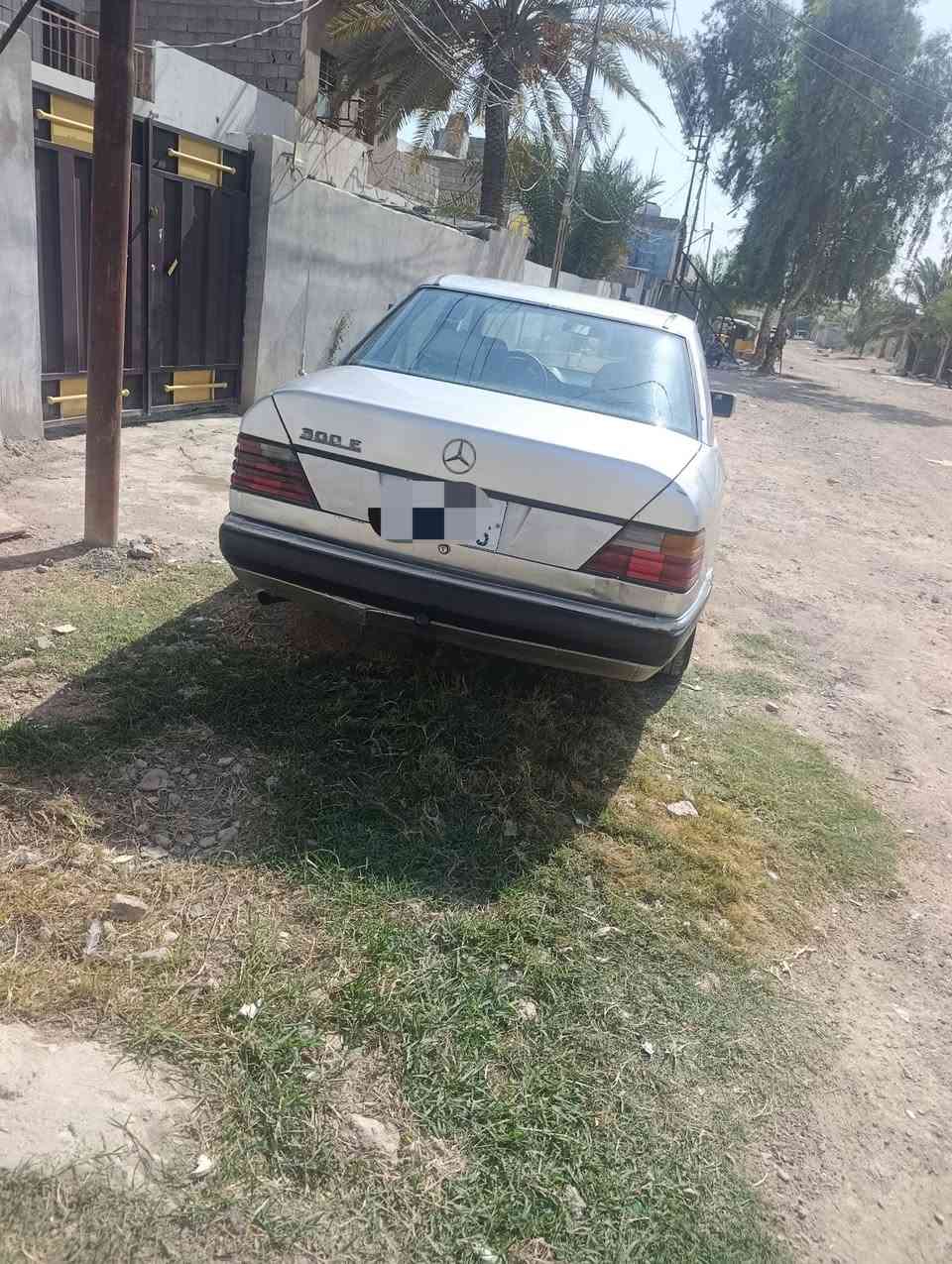 مرسيدس دب • ١٩٨٩ • مكينة ٣٠٠٠