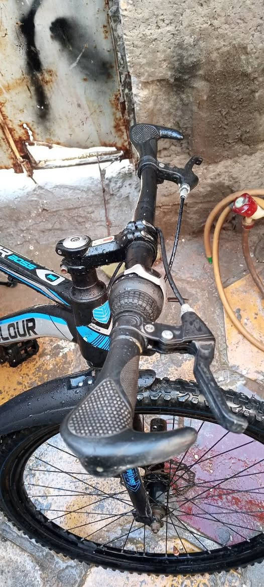 🚴‍♂️ للبيع او مروس بناتي: بايسكل رياضي نظيف وبحالة جيدة جداً 🚴‍♂️
بايسكل جاهز وما ينقصه شيء، كير وتبديل النمر كله شغال ونظيف.
⚙️ المواصفات:
الماركة: ICOLOUR (Super Boss)
الحجم: 26 ونص
السرعات: 7 نمر
نظام التبديل: ماركة Shengda
البريكات: ديسك (أمامي وخلفي)
المرفقات: ستاند (جك) للوقوف + جاملاغات جدد
📌 للتواصل والسعر:
السعر: [ 70 الف وا بي مجال بسيط بي مجال بسيط]
العنوان: [ نجف الاشرف لا يوجد توصيل]
رقم الهاتف: [ *********** ]
للتواصل: يرجى المراسلة على الخاص أو على الواتساب على الرقم المذكور النجف, العراق
