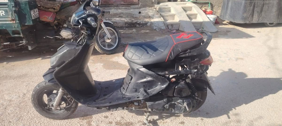 سلام وعليكم فراشه البيع مكينه ما مفتوحه الدراجه نضيفه بس كفرات عايزه الدراجه حاويه مكان نجف السعر 300  وبيه مجال ***********
