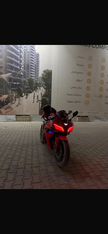 سي بي ار • 600 • بدون رقم