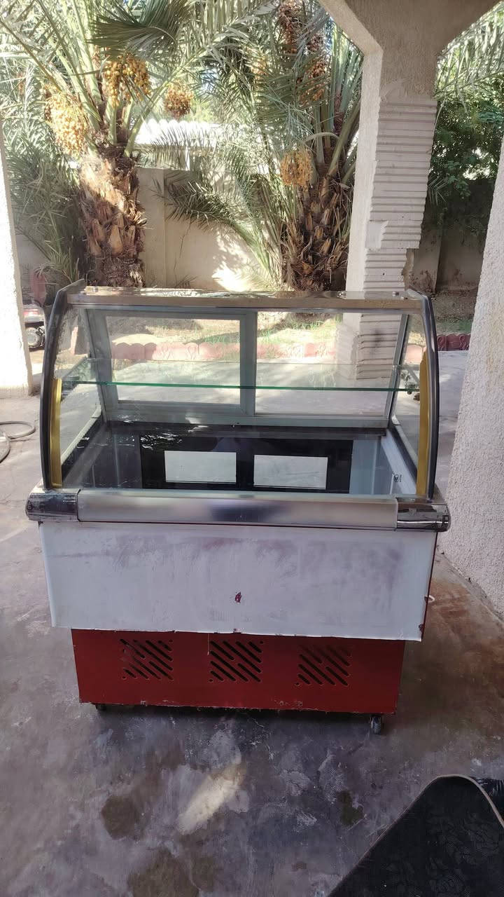 للبيع عارضة مقبلات
***********
