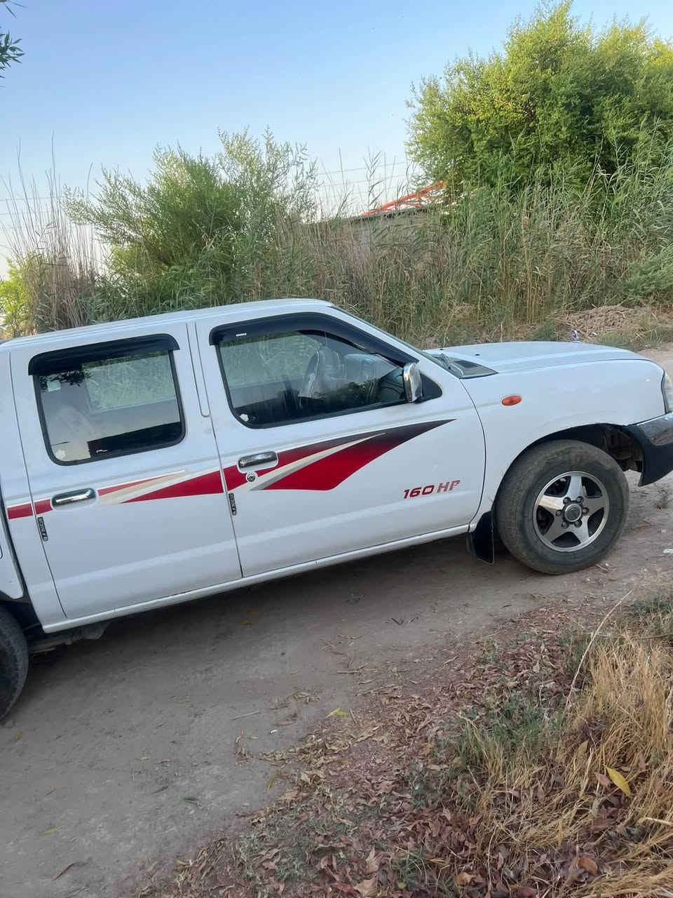نيسان موديل ٢٠١٣ مكفولة كافه عامه من جميع النواحي رقم واسط انكليزي  محرك مامفتوح شراي ينتصل ***********
