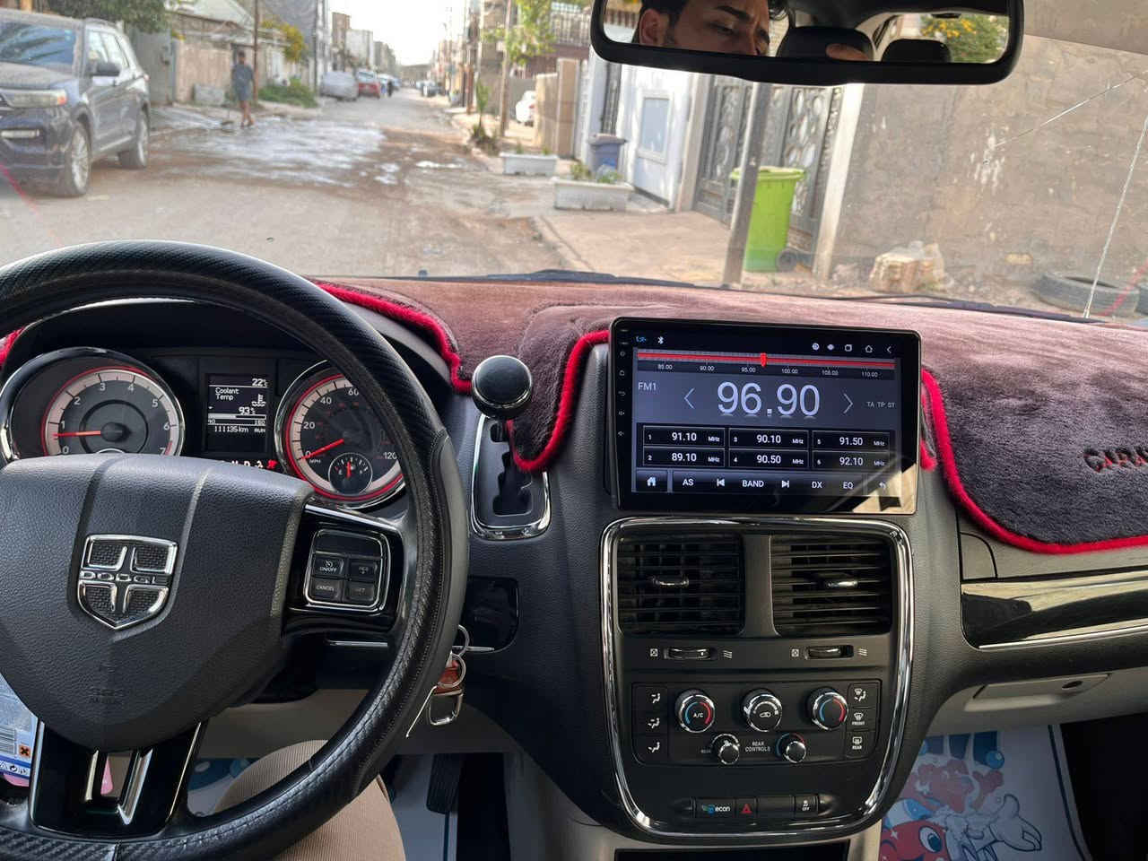 دوج كرفان 2019
• فئه SXT
رقم بغداد
ماشية اكثر من 110 ألف كيلو مو ميل قابلة للزياده
تشغيل عن بعد
تحكم ستيرن جهتين
شاشه 
كشنات منفصل جلد 
كامره خلفيه
كشنات بلع
مانع انزلاق
مثبت سرعه 
تبريد 3 قطع
جام 6 كهرباء
تخم تاير جديد
حدادية صدر جديد 
ابواب كهرباء
جنطه كهرباء
سعر 185
حادث امريكا كما موضح بالصور
للاتصال ***********
غير متواجد على الفيس 
مكان السياره بغداد
