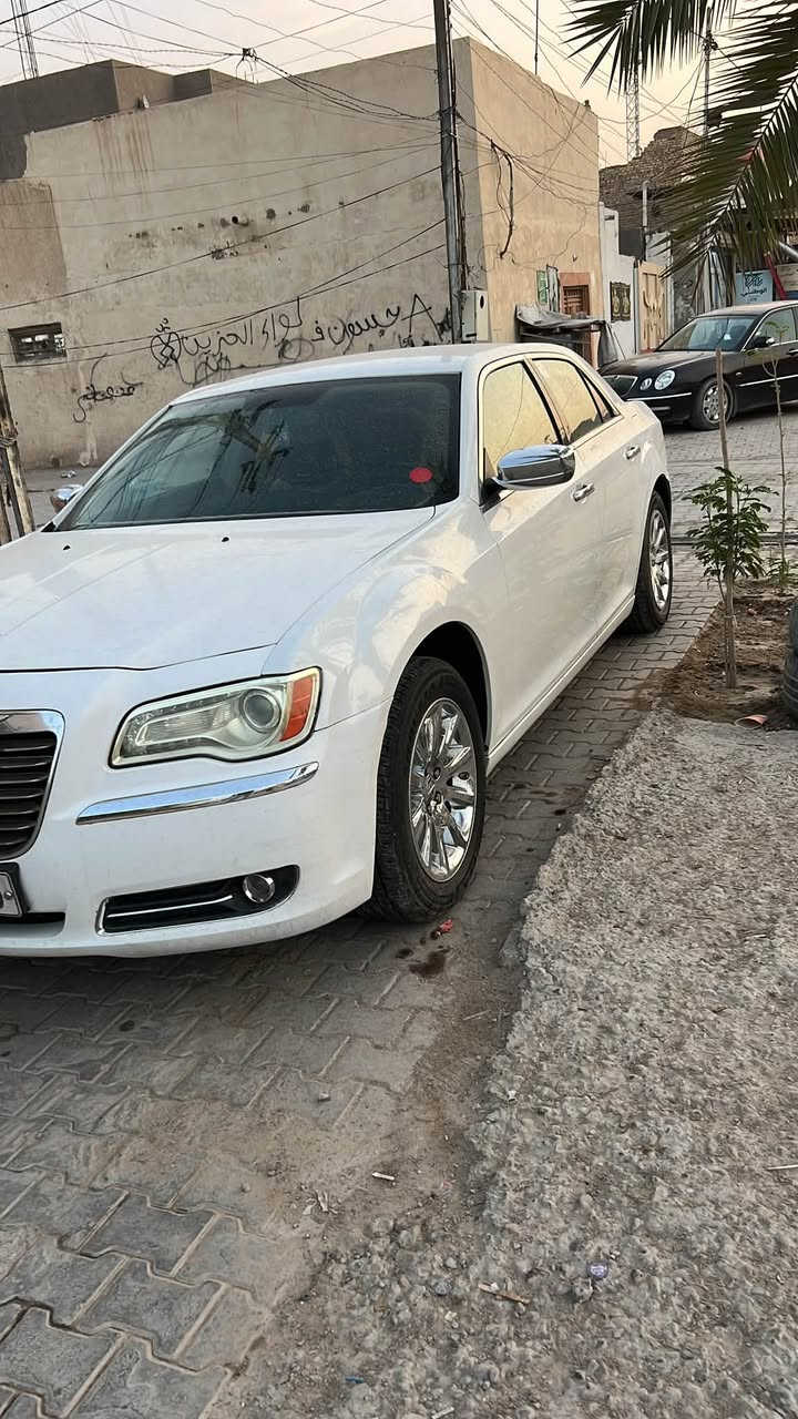 سلام عليكم شباب اوباما مديل 2014 سياره نضيفه  حدادي وره وكدام توه مسويهن بيه عربانه مال عشرين وكاردن جملغات ثنين وبنيد الرقم ***********
