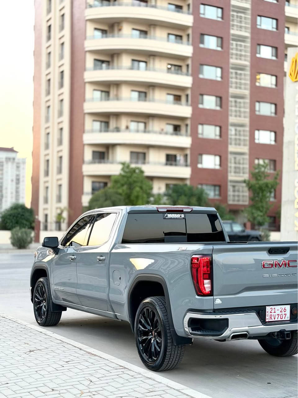 GMC Sierra 2024 محرك 5.3L V8 (8 سلندر) - المحرك المرغوب غمارة كبيرة (باب كبير)، اللون: سمنتي  كلين تايتل (Clean Title) - بدون صبغ، بدون تعديل بارد، بشرط الفحص الكامل الماشي: 22,000 كم فقط رقم أربيل مؤقت (نموذج مؤقت) الشاشة الحديثة (الشاشة الكبيرة) السيارة بحالة الشركة (جديدة جداً) الموقع: السليمانية السعر: 317 ورقة ($31,700) - تحت سعر السوق
***********
*********** السليمانية, العراق

