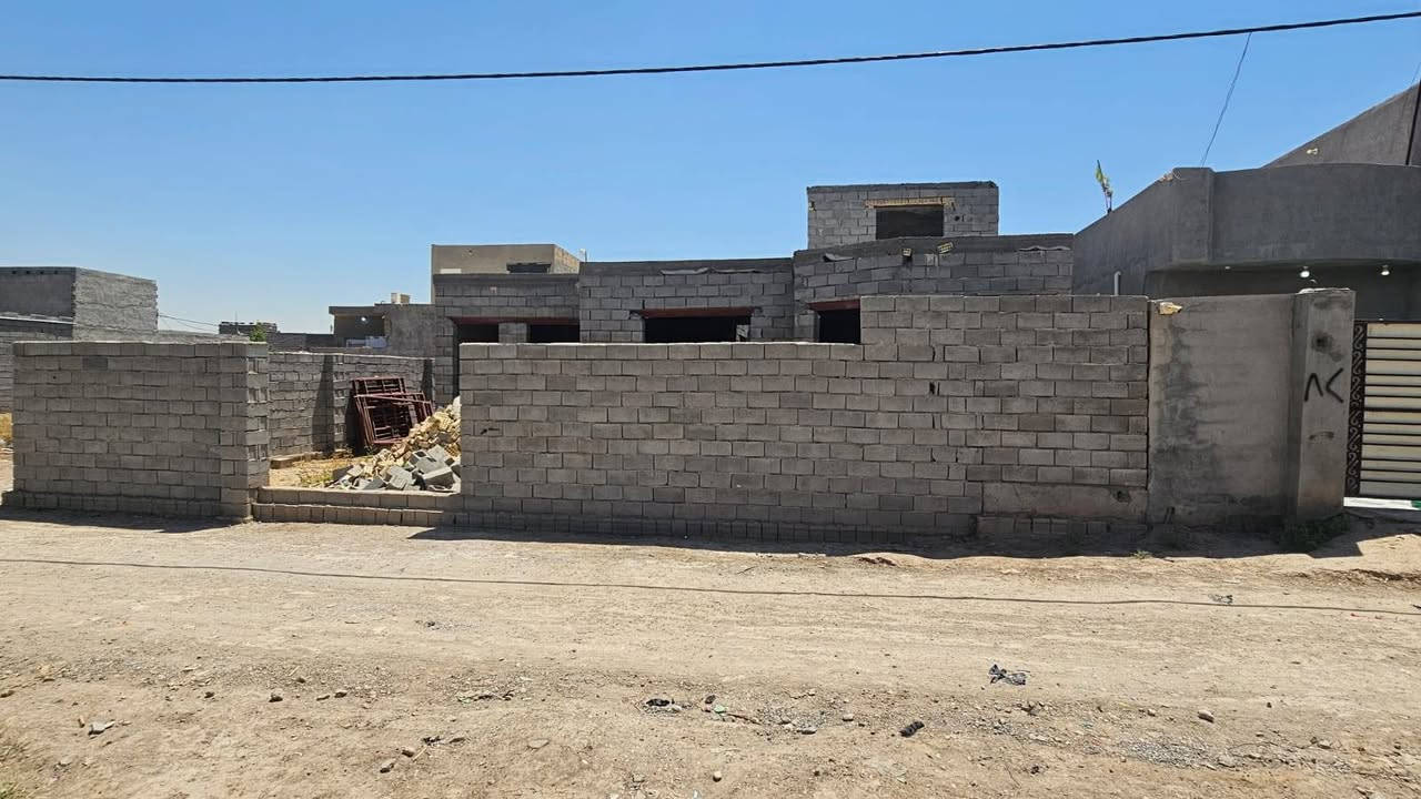 سلام عليكم بيت مساحه ٢٣٥ متر طابو زراعي مقابيل ملعب هشام زليزل طريق قرية عطا الله ثاني فرع يبعد عن الشارع الرئيسي ٥٠ متر للتواصل ***********
