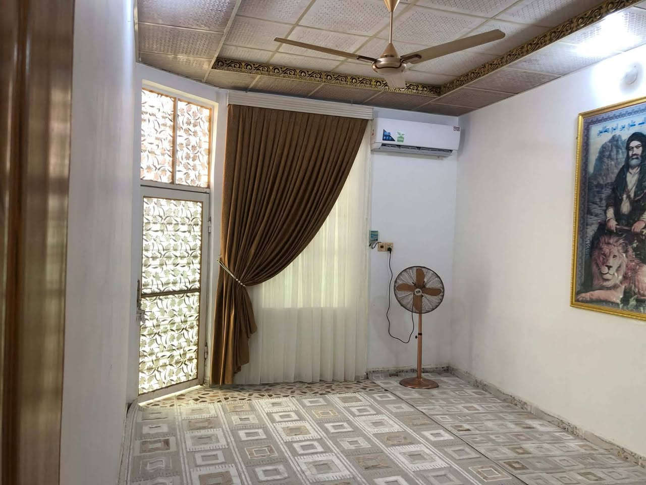🏡 بيت للبيع – فرصة مميزة في النجف

📍 العنوان: شارع المطار الجديد – شارع السبيس
📜 سند 25
📐 المساحة: 100 م²
🏠 طابقين – البيت عالي عن مستوى الشارع

🔹 الطابق الأول:
• غرفة نوم
• صالة استقبال
• مطبخ حار
• مطبخ بارد
• منور عدد 2
• صحيات داخلية وخارجية

🔹 الطابق الثاني:
• غرفة
• صالة

✨ مواصفات البناء:
• الأساس والسقف كونكريت
• أرضيات بورسلين
• البيت بالكامل سقف ثانوي

📲 للاستفسار والتواصل واتساب:
***********

