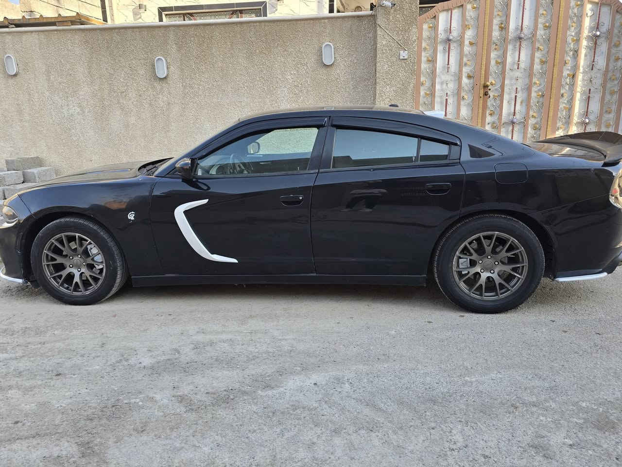 جارجر 15 محرك 3600
رقم بغداد 
مكانها صلاح الدين قضاء بلد 
***********
السعر 145
وترهم مراوس بجارجر 5700
