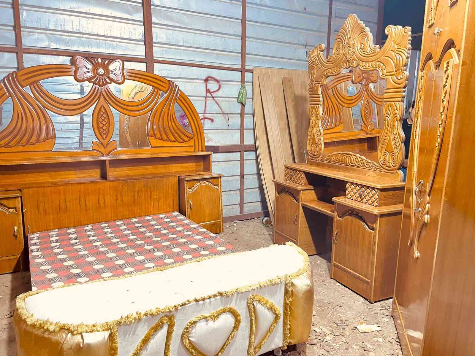 غرفه اخشاب للبيع ست ابواب ملحق نضيف صاج زاويه كنتوريه السعر 600 الاتصال على الرقم *********** بغداد متواجد واتساب وعندي توصيل بكروه
